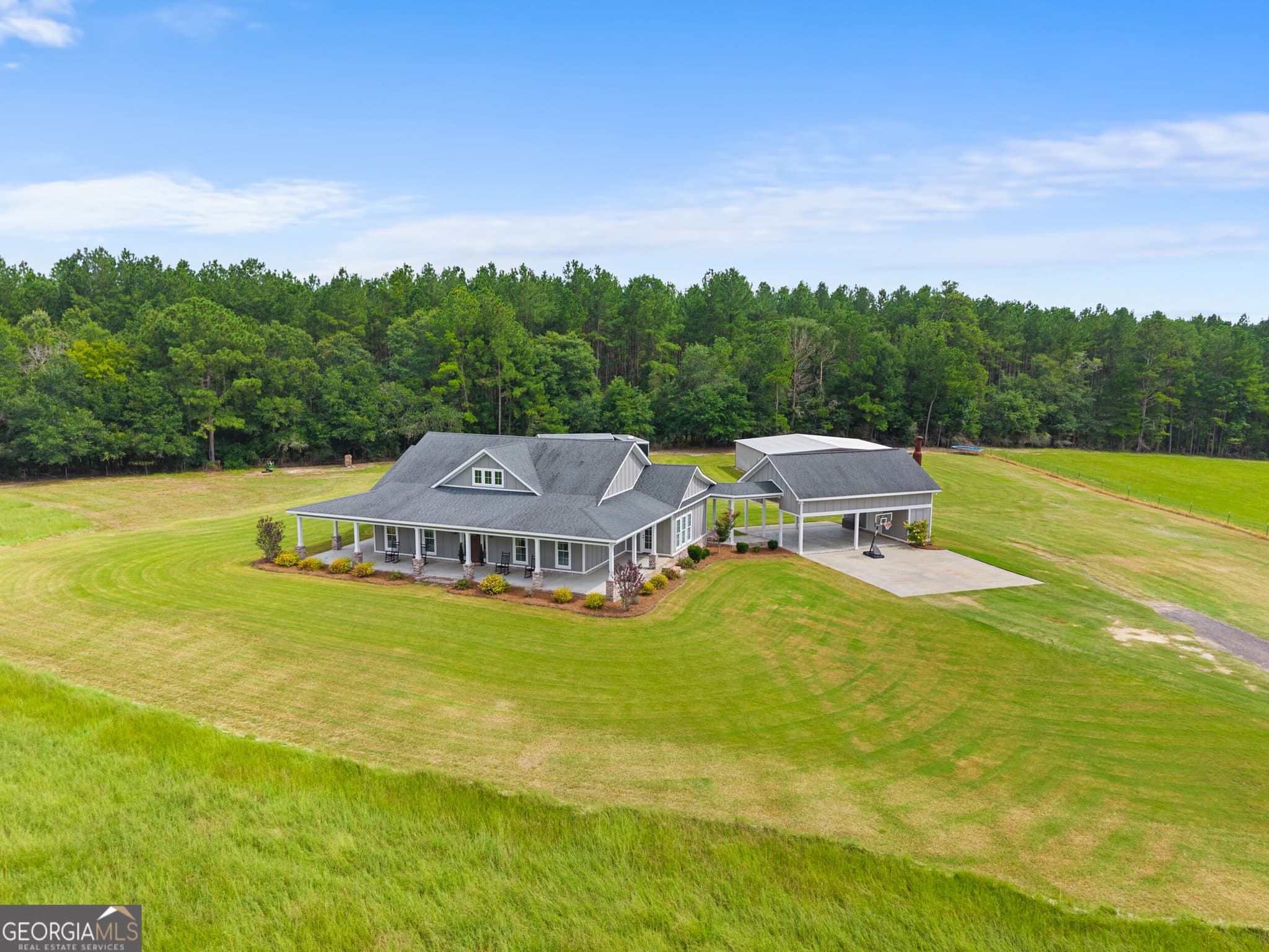 3 bedroom, 2.5 bathroom, 2,497 sq ft single family residence for sale at 3964 Hwy 17, Millen, GA 30442