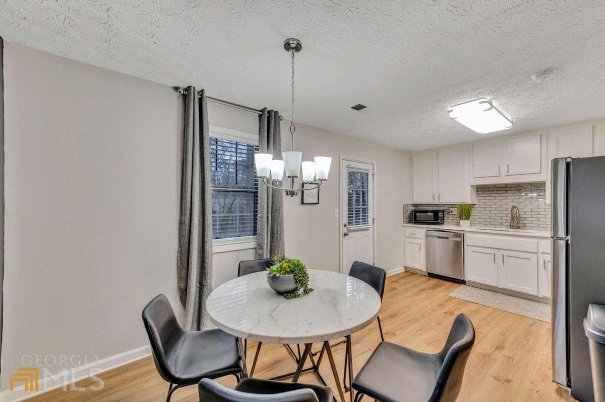 3 bedroom, 2 bathroom, 100 sq ft single family residence for rent at 210 Booth Road A, Marietta, GA 30008 for $3,600 a month — photo 5