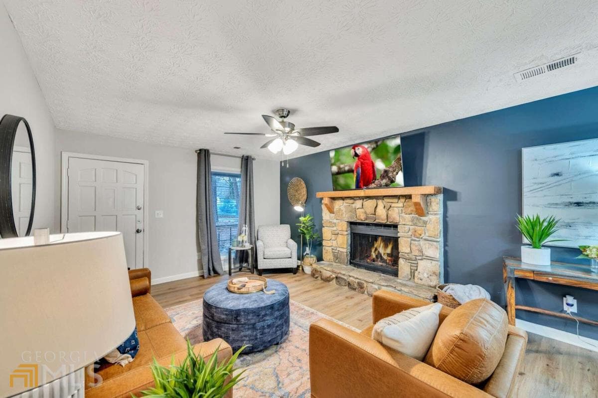 3 bedroom, 2 bathroom, 100 sq ft single family residence for rent at 210 Booth Road A, Marietta, GA 30008 for $3,600 a month — photo 4