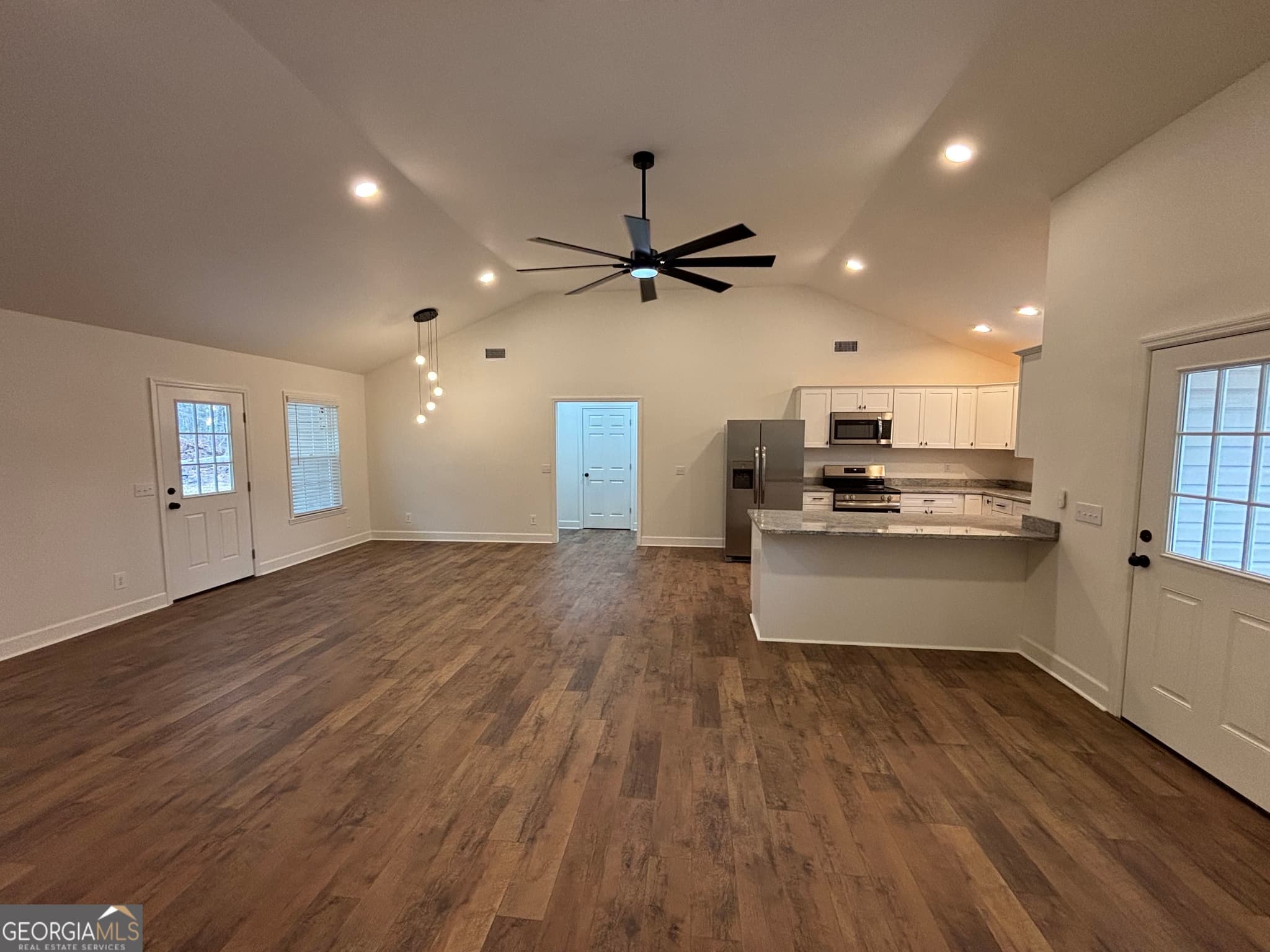 3 bedroom, 2 bathroom, 1,880 sq ft single family residence for sale at 95 Tanglewood Drive, Homerville, GA 31634 — photo 2