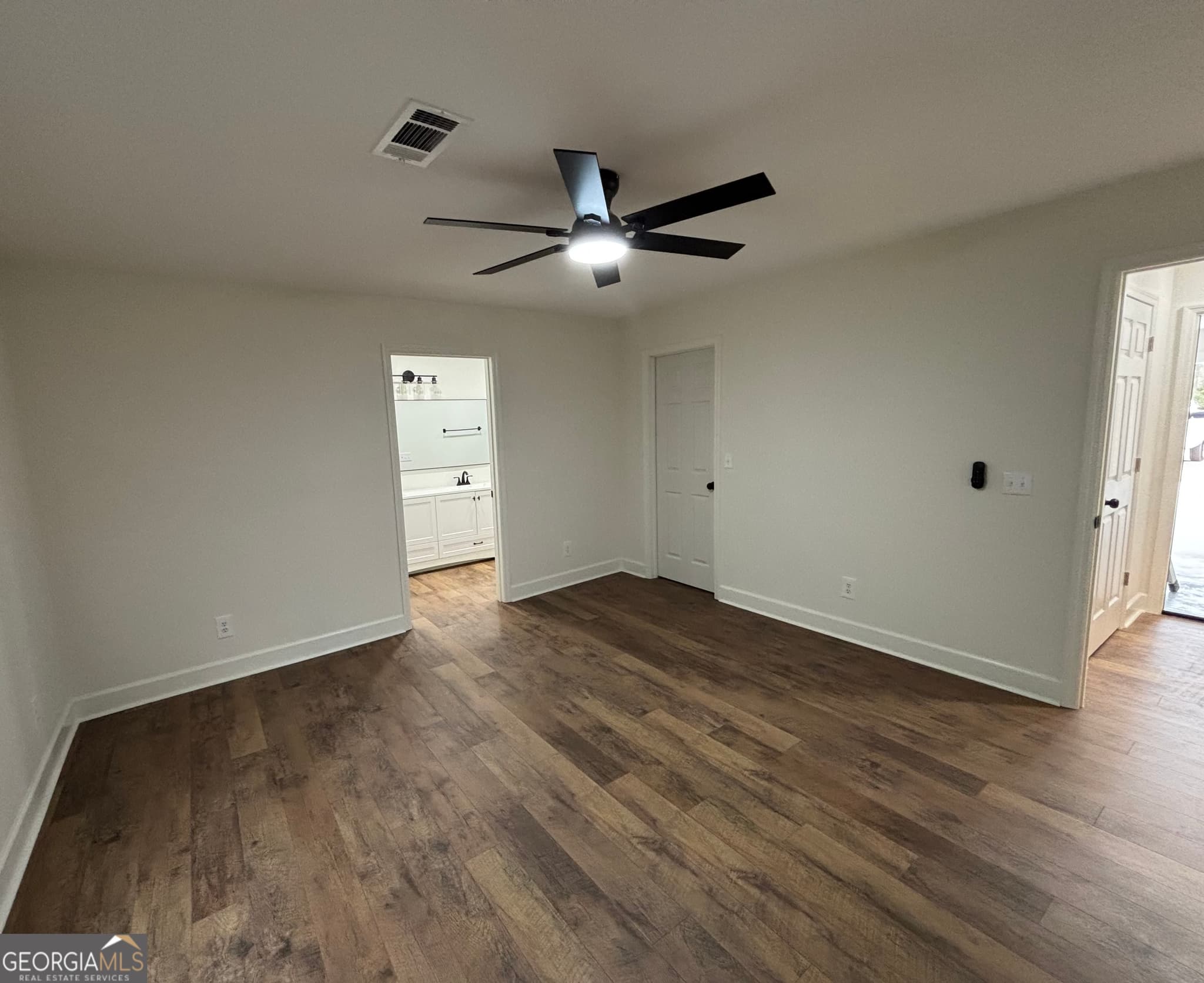 3 bedroom, 2 bathroom, 1,880 sq ft single family residence for sale at 95 Tanglewood Drive, Homerville, GA 31634 — photo 4
