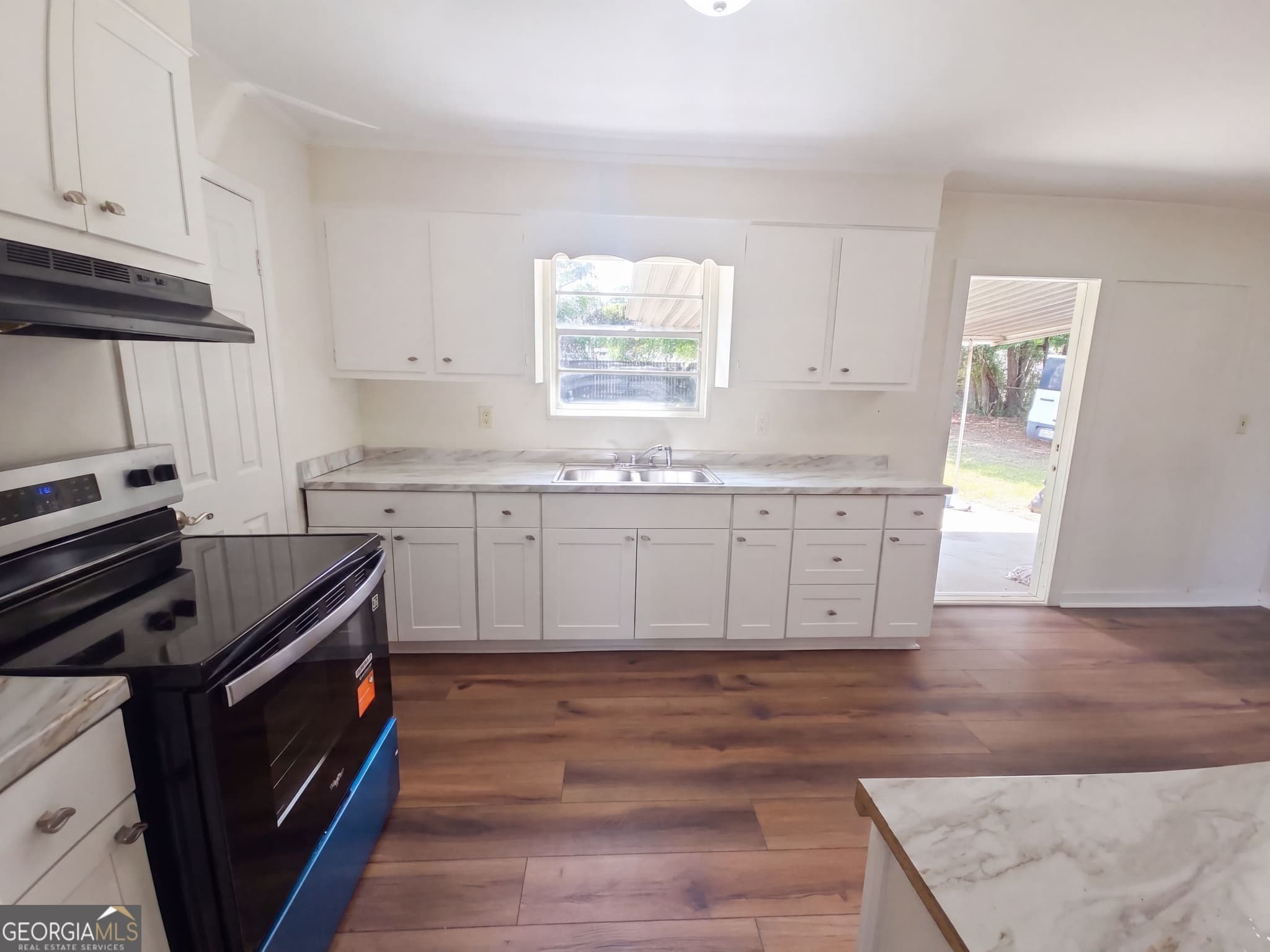 4 bedroom, 1.5 bathroom, 1,354 sq ft single family residence for sale at 1812 Empress Avenue, Augusta, GA 30906 — photo 2