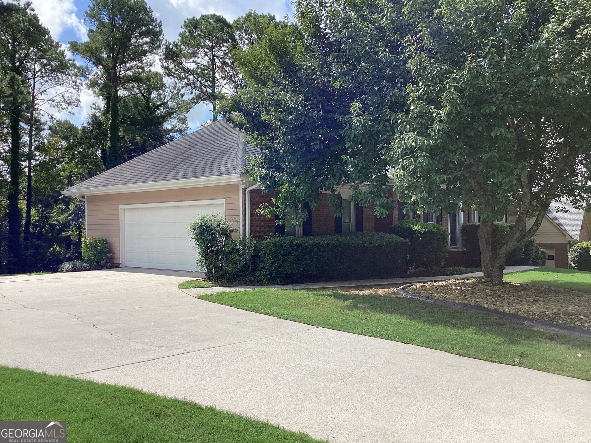 3 bedroom, 2 bathroom, 1,994 sq ft single family residence for sale at 2300 Whispering Pines Lane, Mcdonough, GA 30253 — photo 3