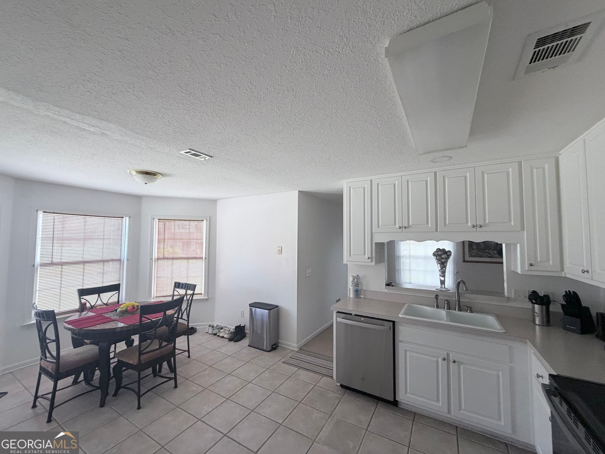 4 bedroom, 3 bathroom, 2,529 sq ft single family residence for rent at 96 Creekside, St Marys, GA 31558 for $2,400 a month — photo 3