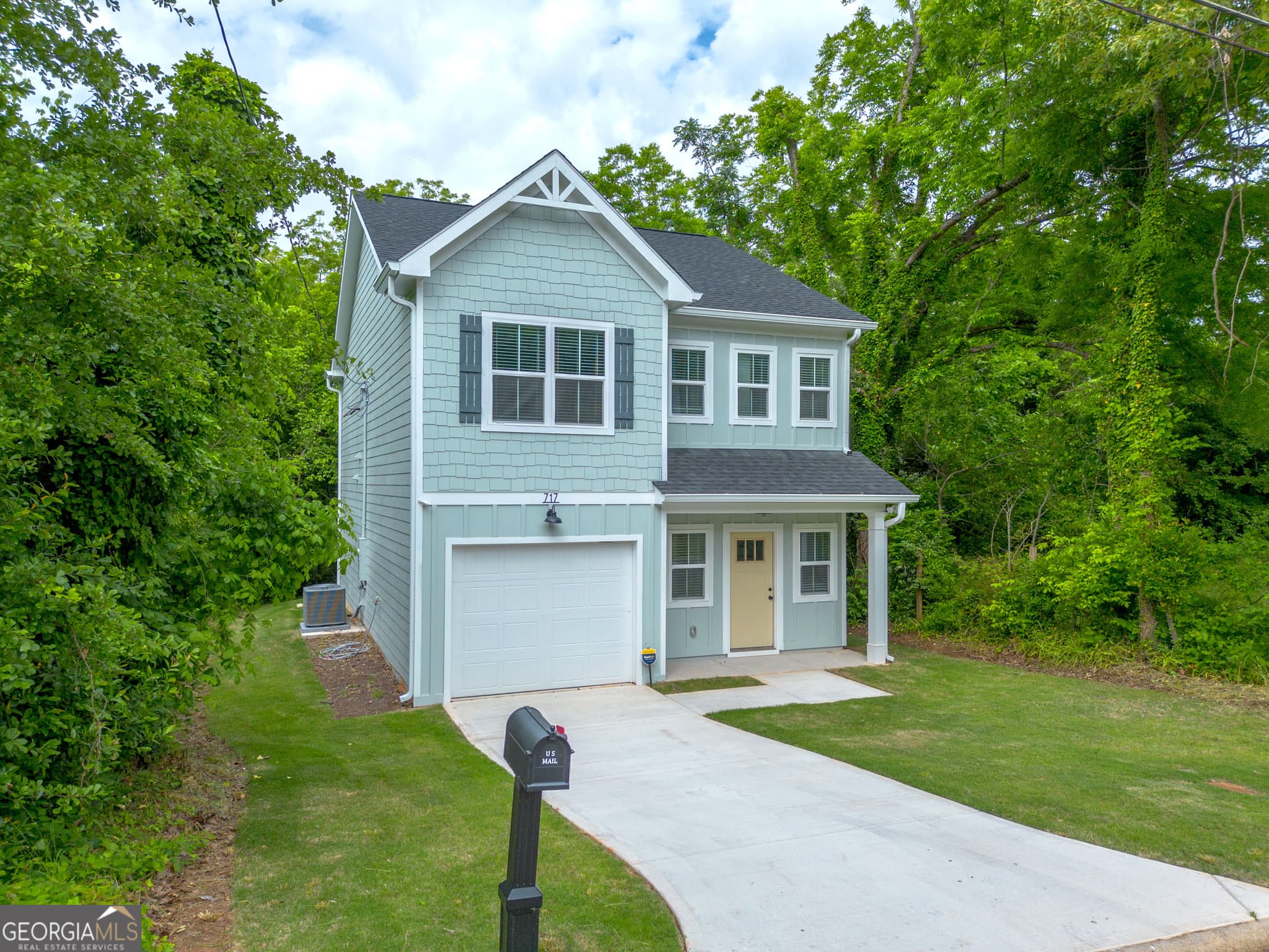 3 bedroom, 2.5 bathroom, 1,711 sq ft single family residence for rent at 717 Scales Street, Griffin, GA 30224 for $1,900 a month — photo 2
