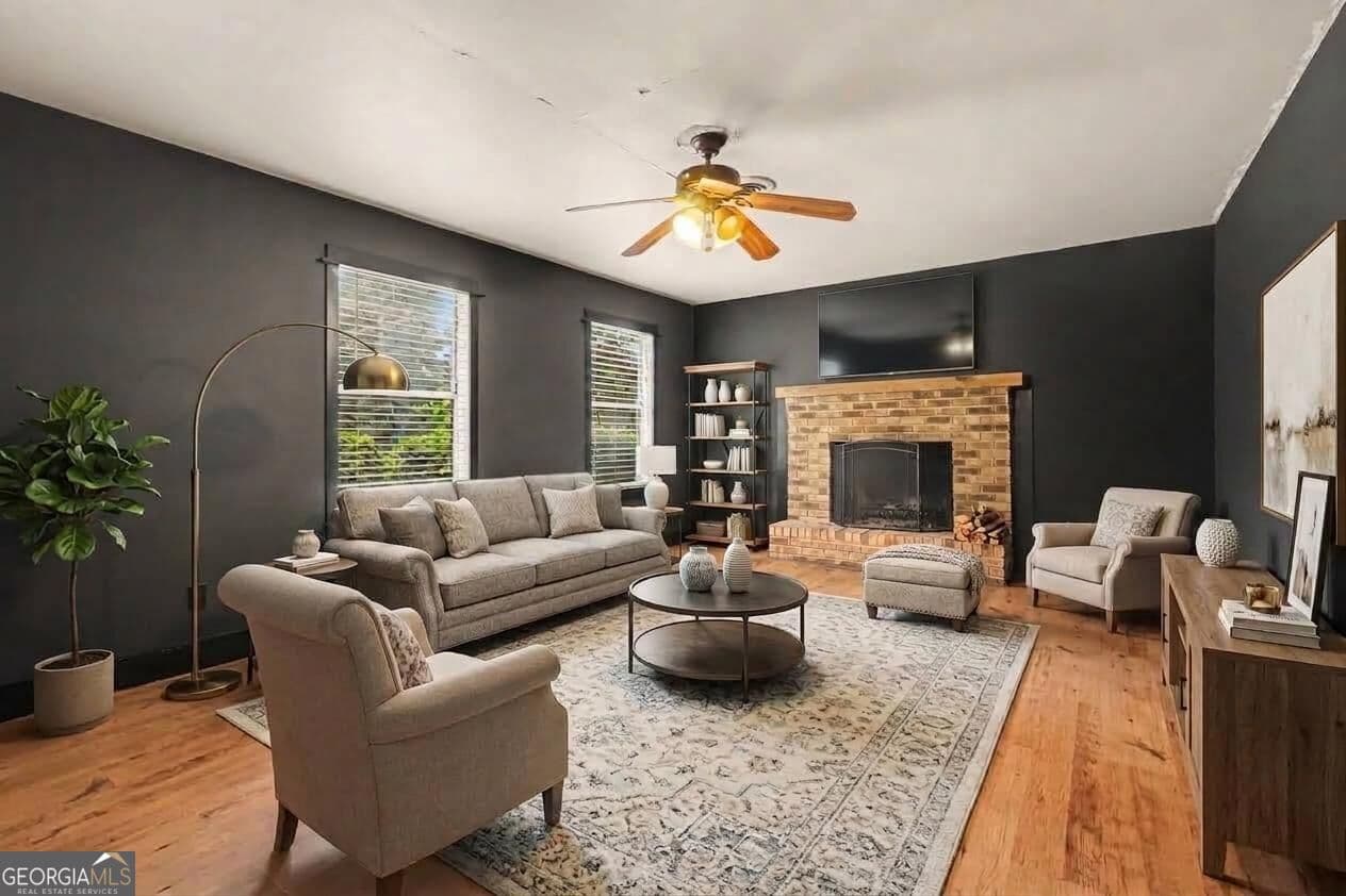 3 bedroom, 2 bathroom, 1,830 sq ft single family residence for sale at 233 Elm Street, Covington, GA 30014 — photo 2