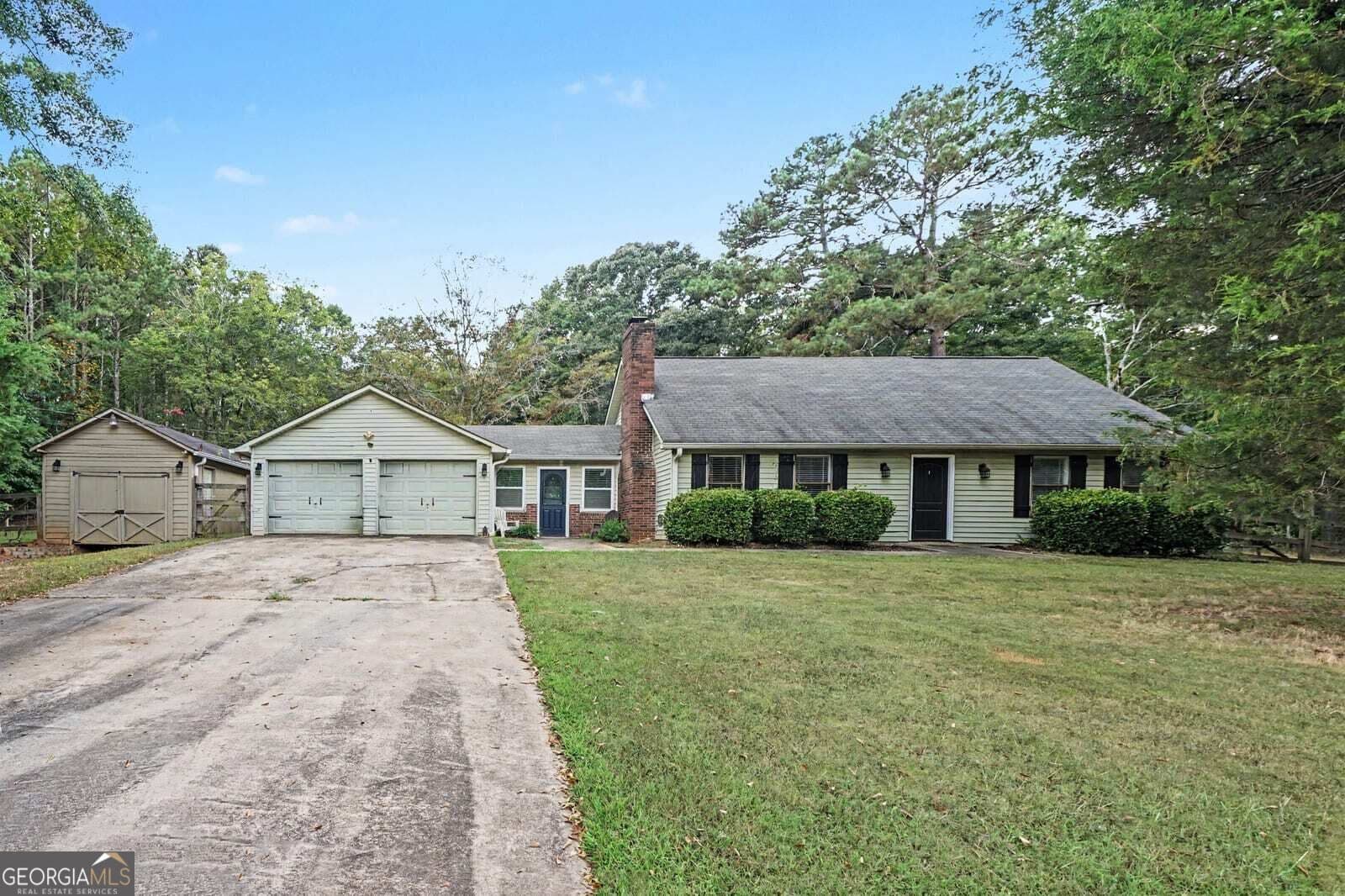 3 bedroom, 2 bathroom, 1,830 sq ft single family residence for sale at 233 Elm Street, Covington, GA 30014 — photo 1 of 28