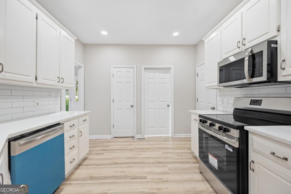 5 bedroom, 3 bathroom, 2,532 sq ft single family residence for sale at 2034 Spicers Lane, Woodstock, GA 30189 — photo 6