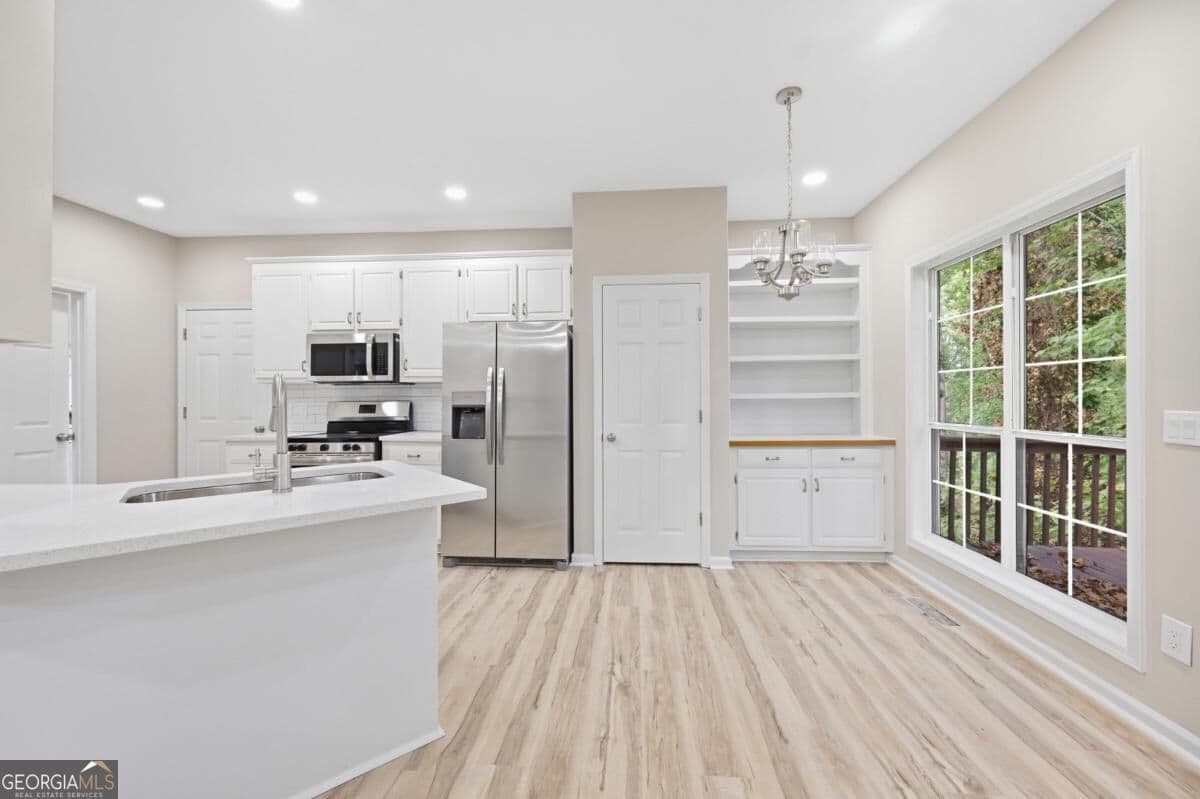 5 bedroom, 3 bathroom, 2,532 sq ft single family residence for sale at 2034 Spicers Lane, Woodstock, GA 30189 — photo 7