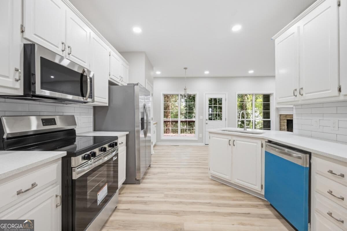 5 bedroom, 3 bathroom, 2,532 sq ft single family residence for sale at 2034 Spicers Lane, Woodstock, GA 30189 — photo 5