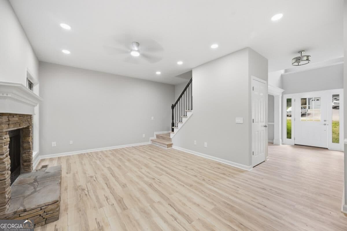 5 bedroom, 3 bathroom, 2,532 sq ft single family residence for sale at 2034 Spicers Lane, Woodstock, GA 30189 — photo 8
