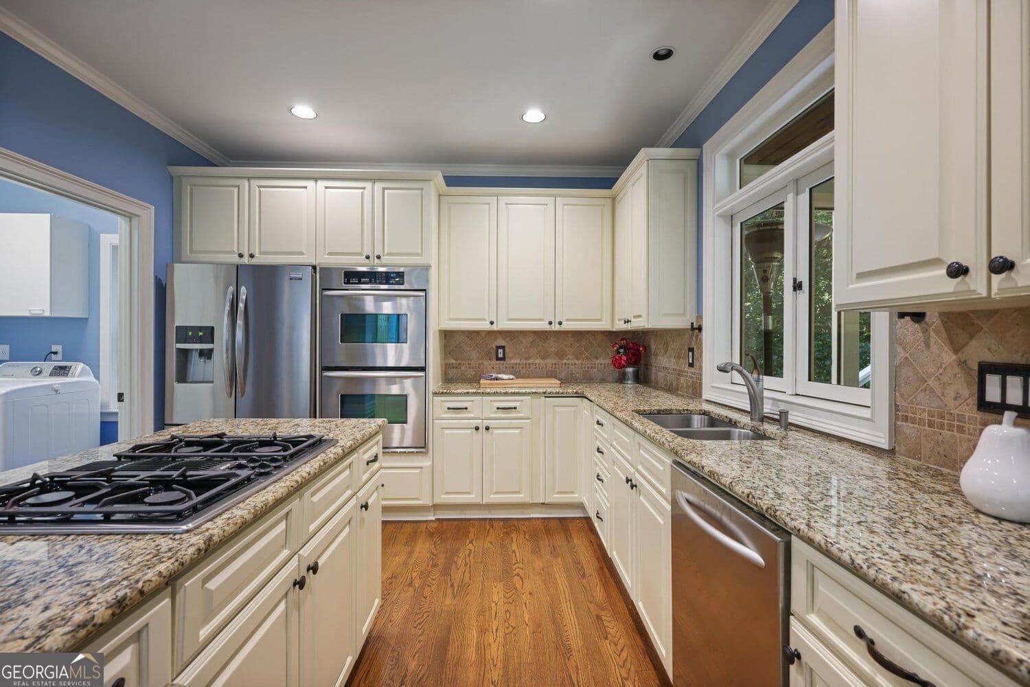 6 bedroom, 5 bathroom, 4,606 sq ft single family residence for sale at 290 Edwardton Court, Roswell, GA 30076 — photo 2