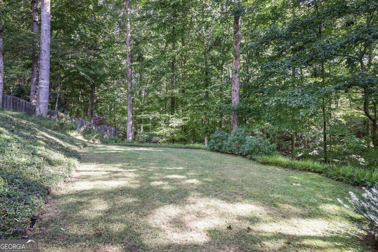 6 bedroom, 5 bathroom, 4,606 sq ft single family residence for sale at 290 Edwardton Court, Roswell, GA 30076 — photo 6