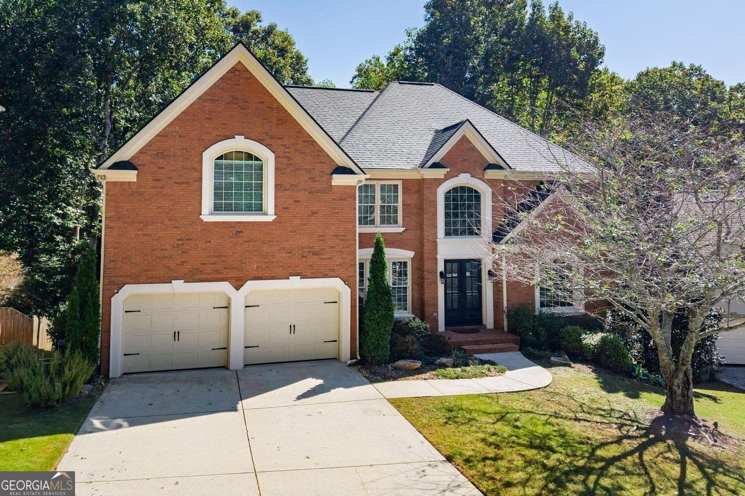 6 bedroom, 5 bathroom, 4,606 sq ft single family residence for sale at 290 Edwardton Court, Roswell, GA 30076 — photo 1 of 57