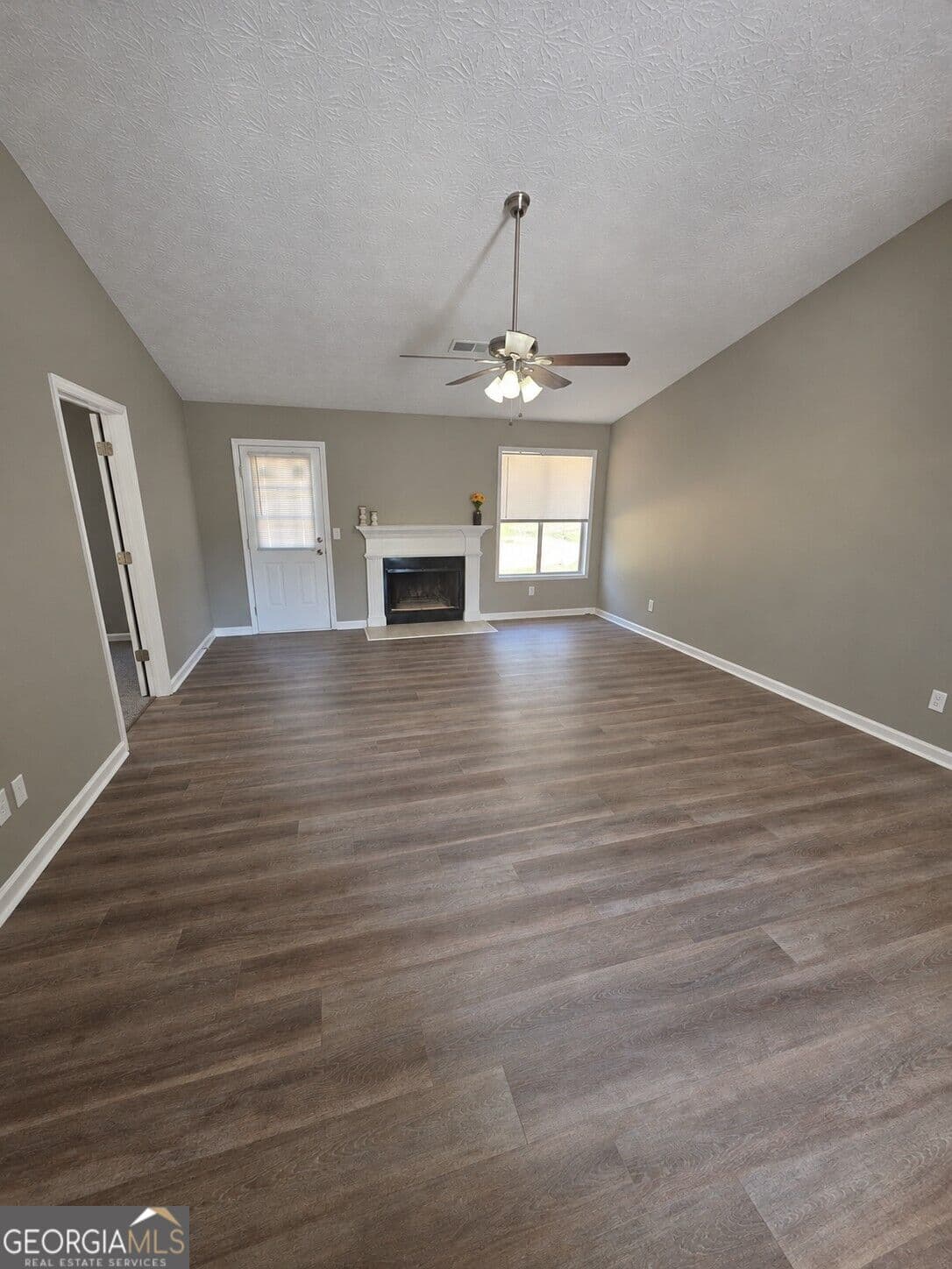 4 bedroom, 2 bathroom, 1,625 sq ft single family residence for sale at 3555 Irvin Drive, Loganville, GA 30052 — photo 2