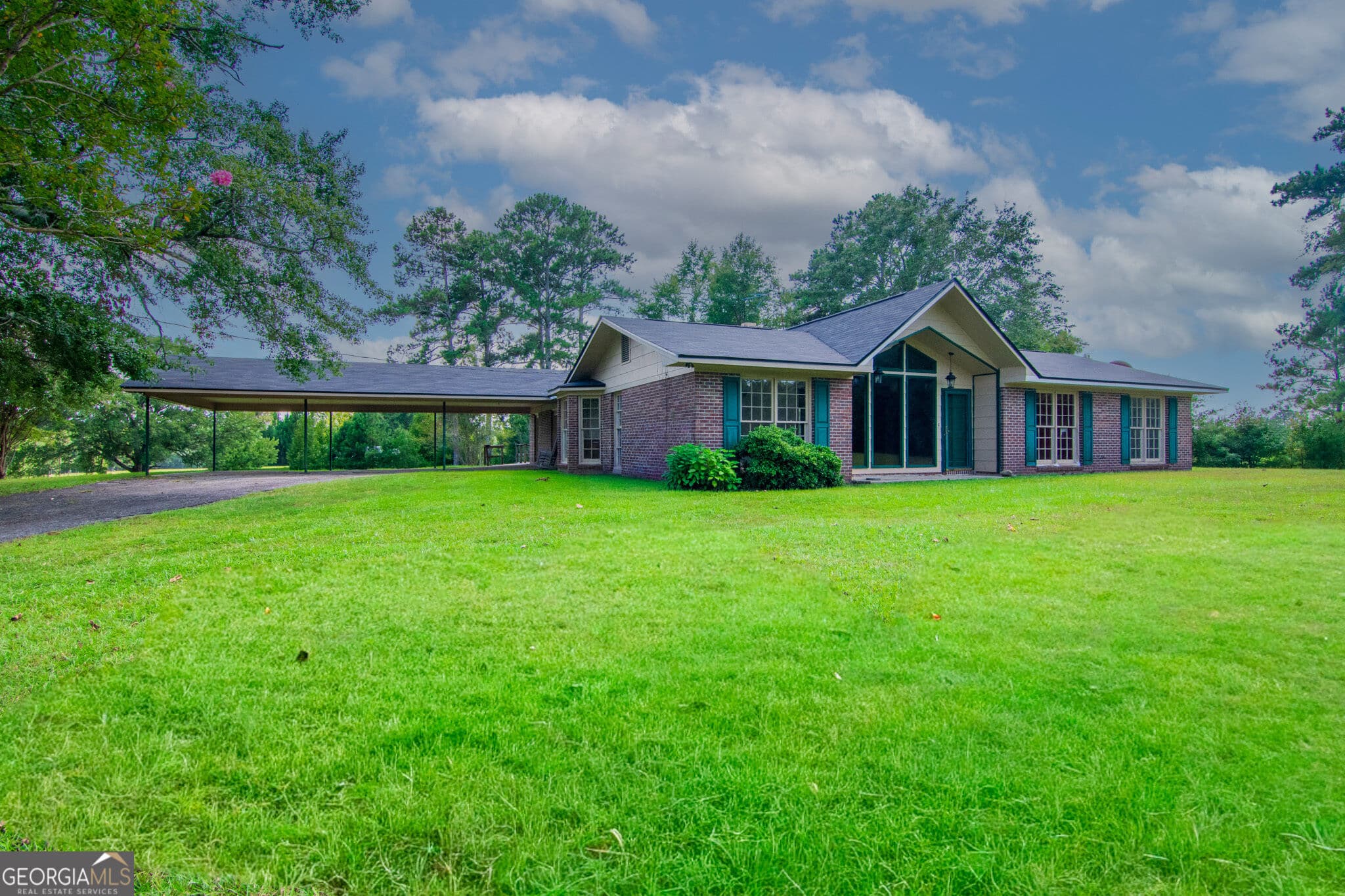 3 bedroom, 2 bathroom, 2,153 sq ft single family residence for sale at 616 Twin Lakes Road, Waverly Hall, GA 31831 — photo 3