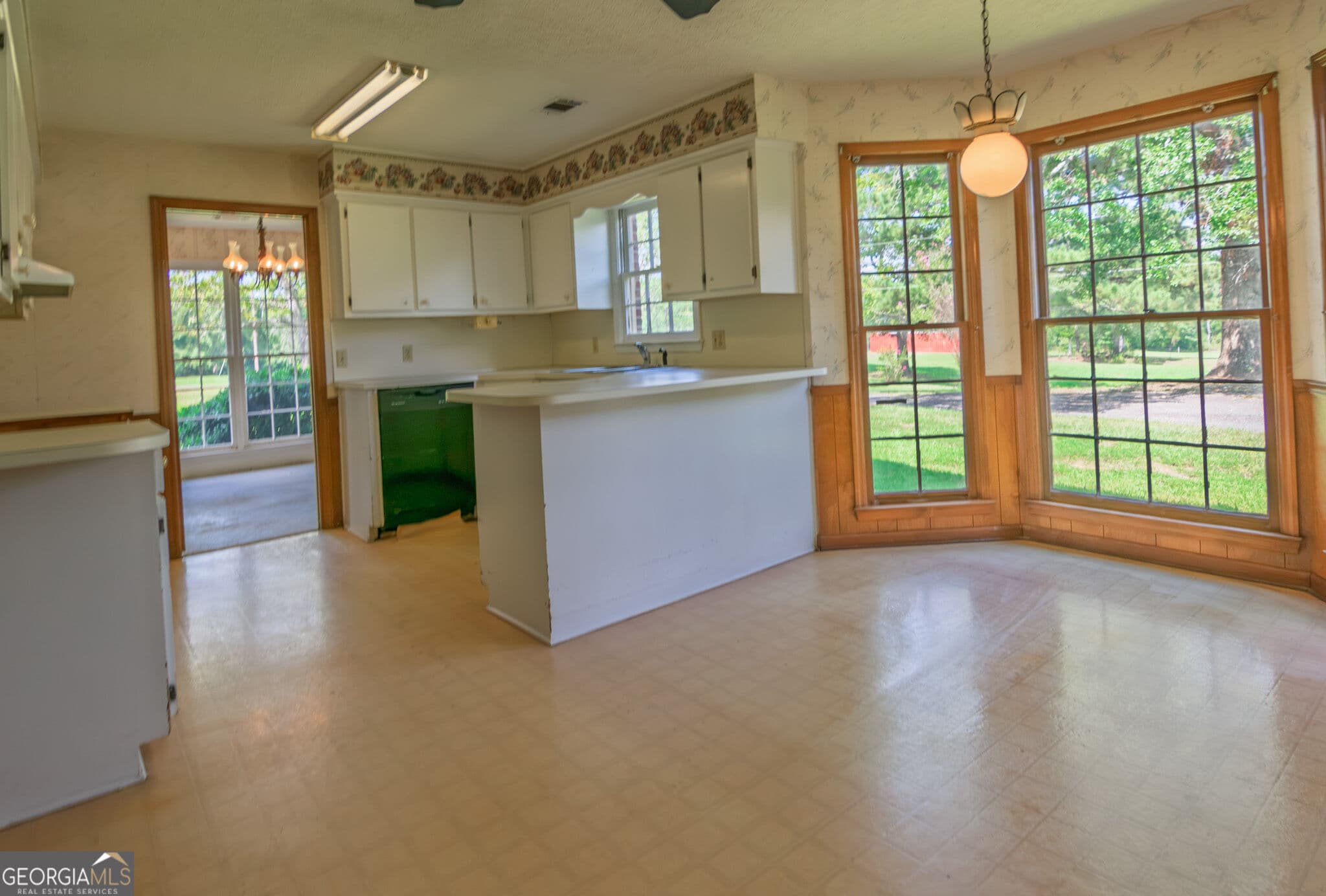 3 bedroom, 2 bathroom, 2,153 sq ft single family residence for sale at 616 Twin Lakes Road, Waverly Hall, GA 31831 — photo 10