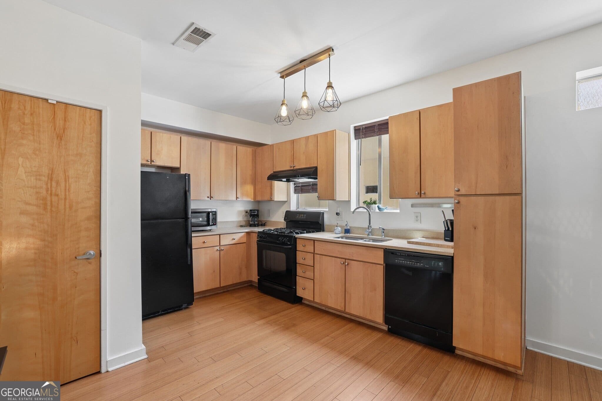 2 bedroom, 2.5 bathroom, 1,435 sq ft townhouse for sale at 100 Moreland Avenue J, Atlanta, GA 30316 — photo 3