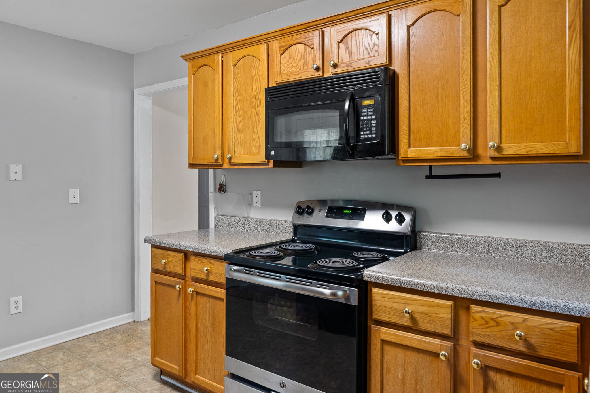 5 bedroom, 3 bathroom, 1,948 sq ft single family residence for sale at 1952 Boatswain Drive, Hampton, GA 30228 — photo 6