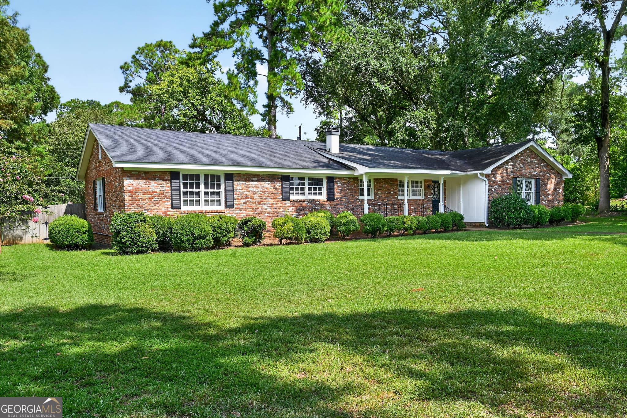 3 bedroom, 2 bathroom, 1,969 sq ft single family residence for sale at 1629 Lowell Lane, Albany, GA 31707 — photo 3