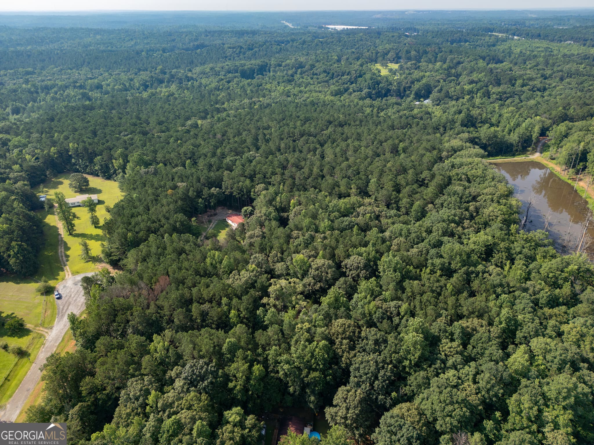 3 bedroom, 2 bathroom, 1,848 sq ft mobile home for sale at 905 Natures Trail, Forsyth, GA 31029 — photo 3
