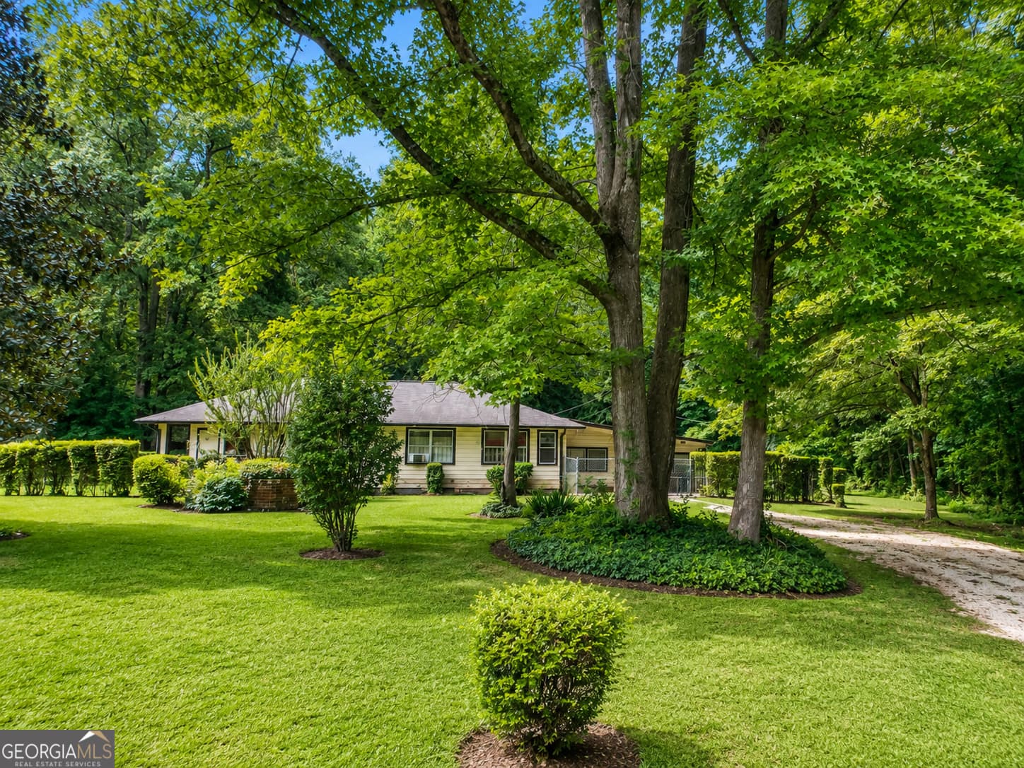 3 bedroom, 1 bathroom, 1,680 sq ft single family residence for sale at 172 Raymond Carson Street, Newnan, GA 30265 — photo 3