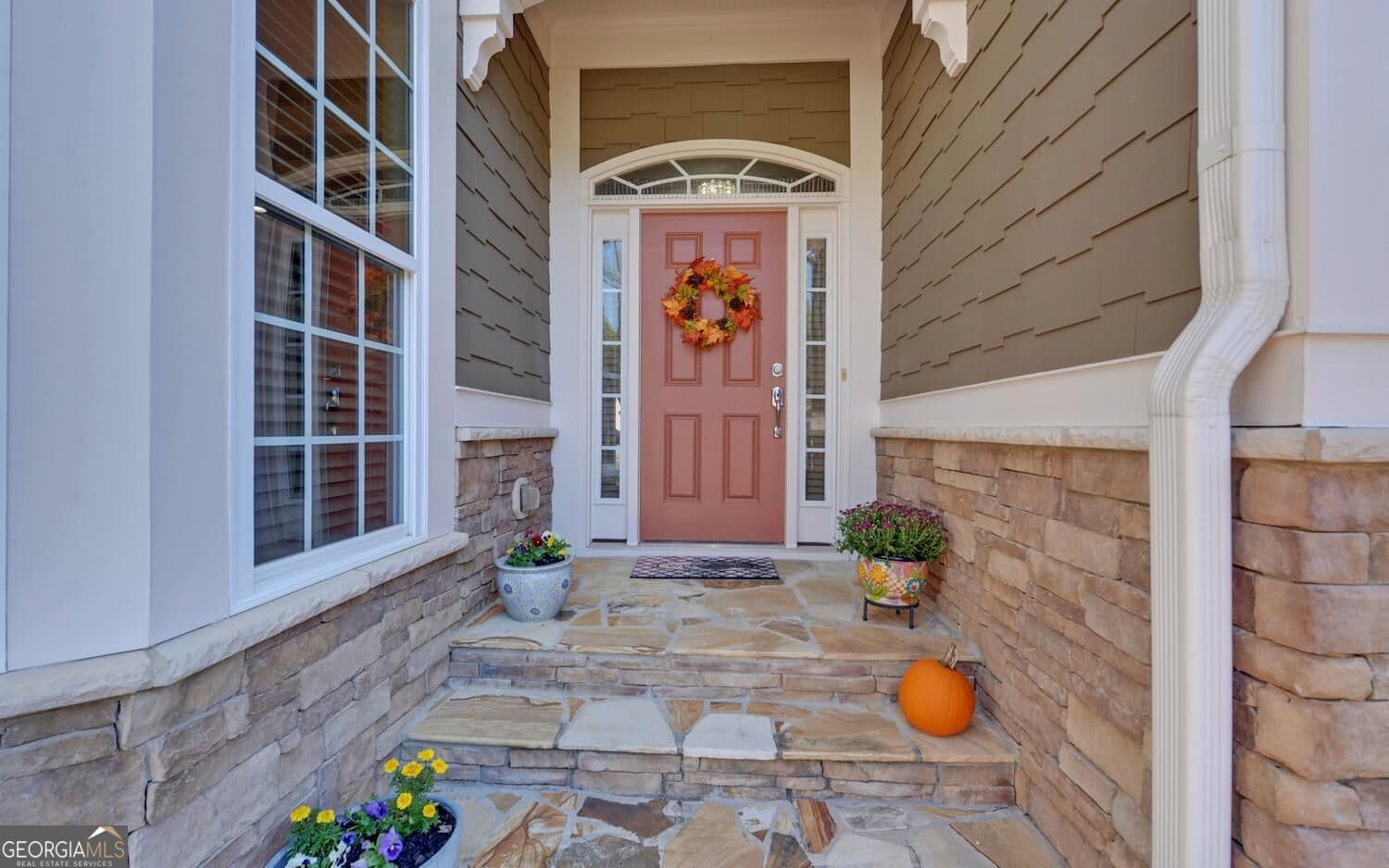 3 bedroom, 2.5 bathroom, 2,743 sq ft single family residence for sale at 6537 Autumn Crest Lane, Hoschton, GA 30548 — photo 3