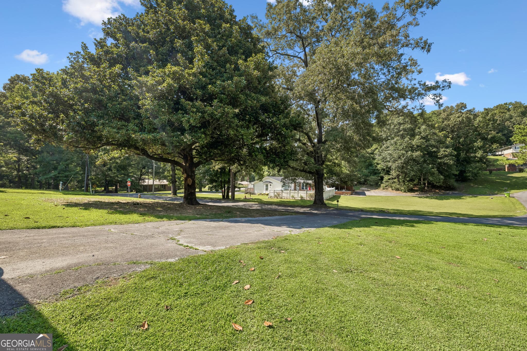 3 bedroom, 2.5 bathroom, 1,600 sq ft single family residence for sale at 209 Curtis Road, Dalton, GA 30720 — photo 3