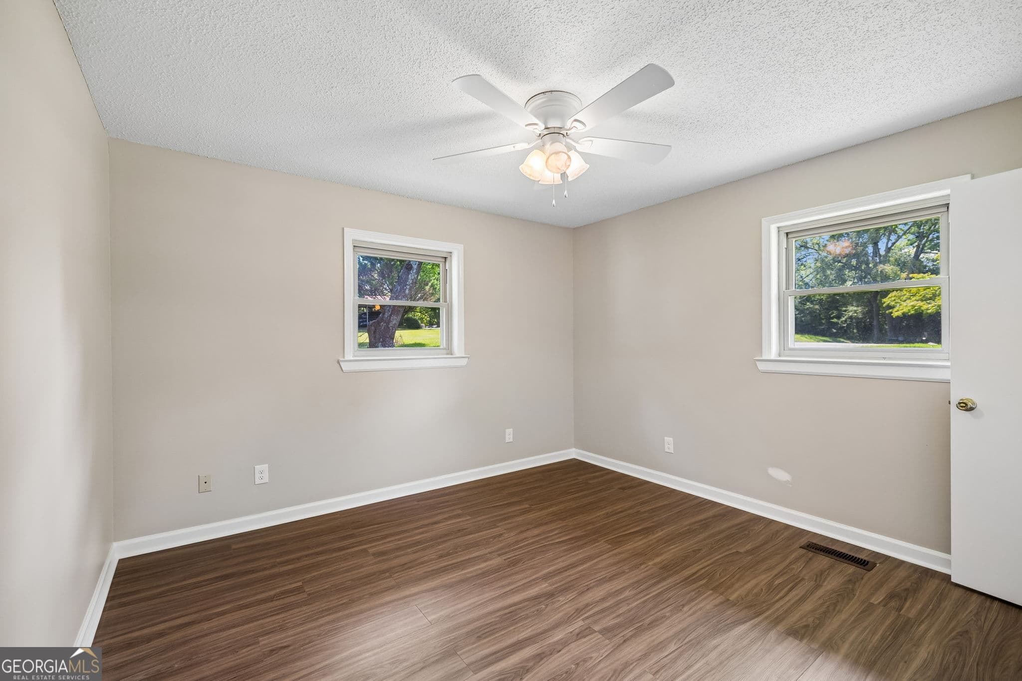 3 bedroom, 2.5 bathroom, 1,600 sq ft single family residence for sale at 209 Curtis Road, Dalton, GA 30720 — photo 8