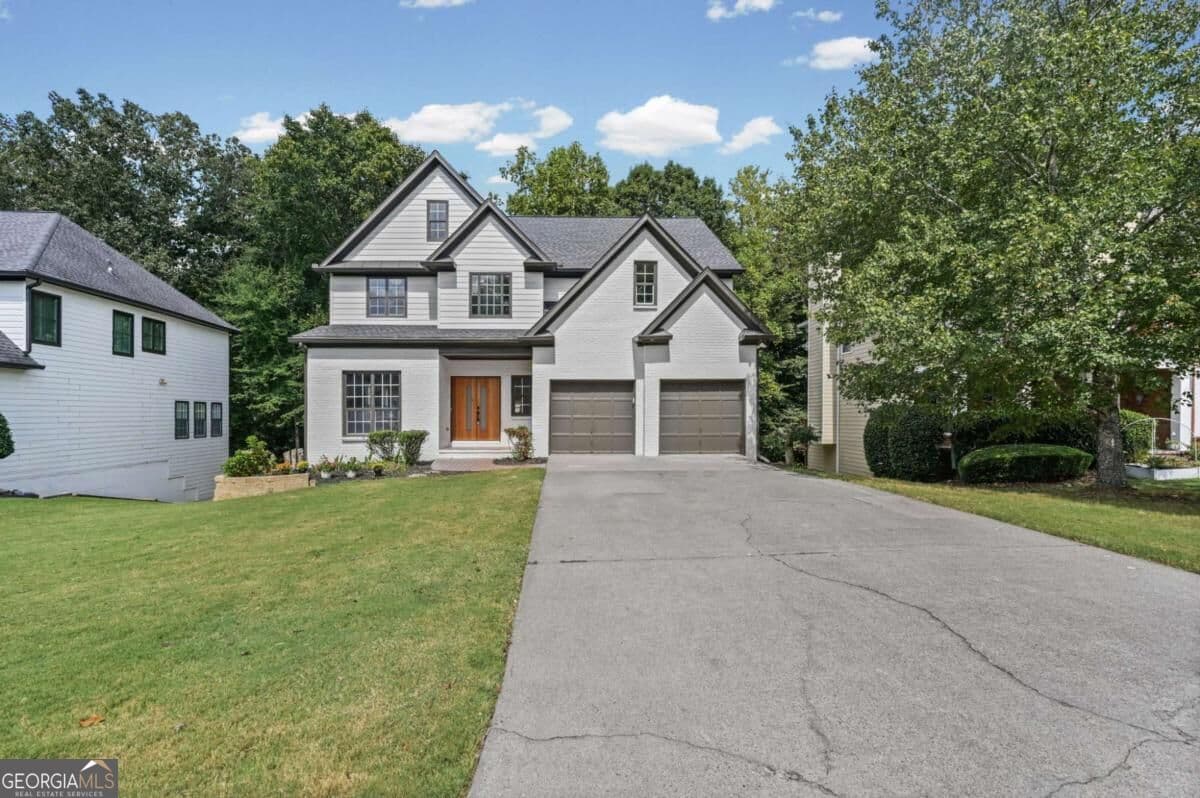 5 bedroom, 3.5 bathroom, 2,742 sq ft single family residence for sale at 625 Kingsport Drive, Roswell, GA 30076 — photo 2