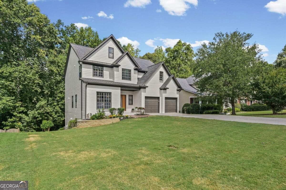 5 bedroom, 3.5 bathroom, 2,742 sq ft single family residence for sale at 625 Kingsport Drive, Roswell, GA 30076 — photo 3