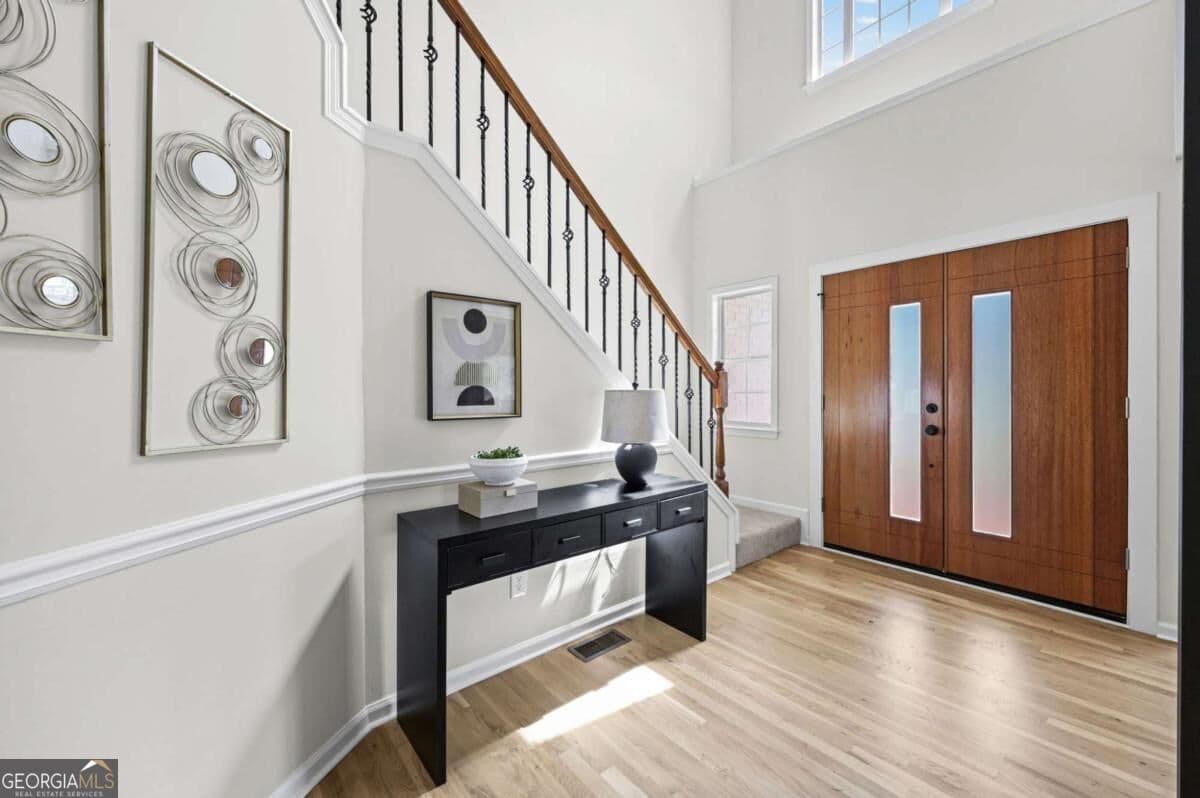 5 bedroom, 3.5 bathroom, 2,742 sq ft single family residence for sale at 625 Kingsport Drive, Roswell, GA 30076 — photo 4