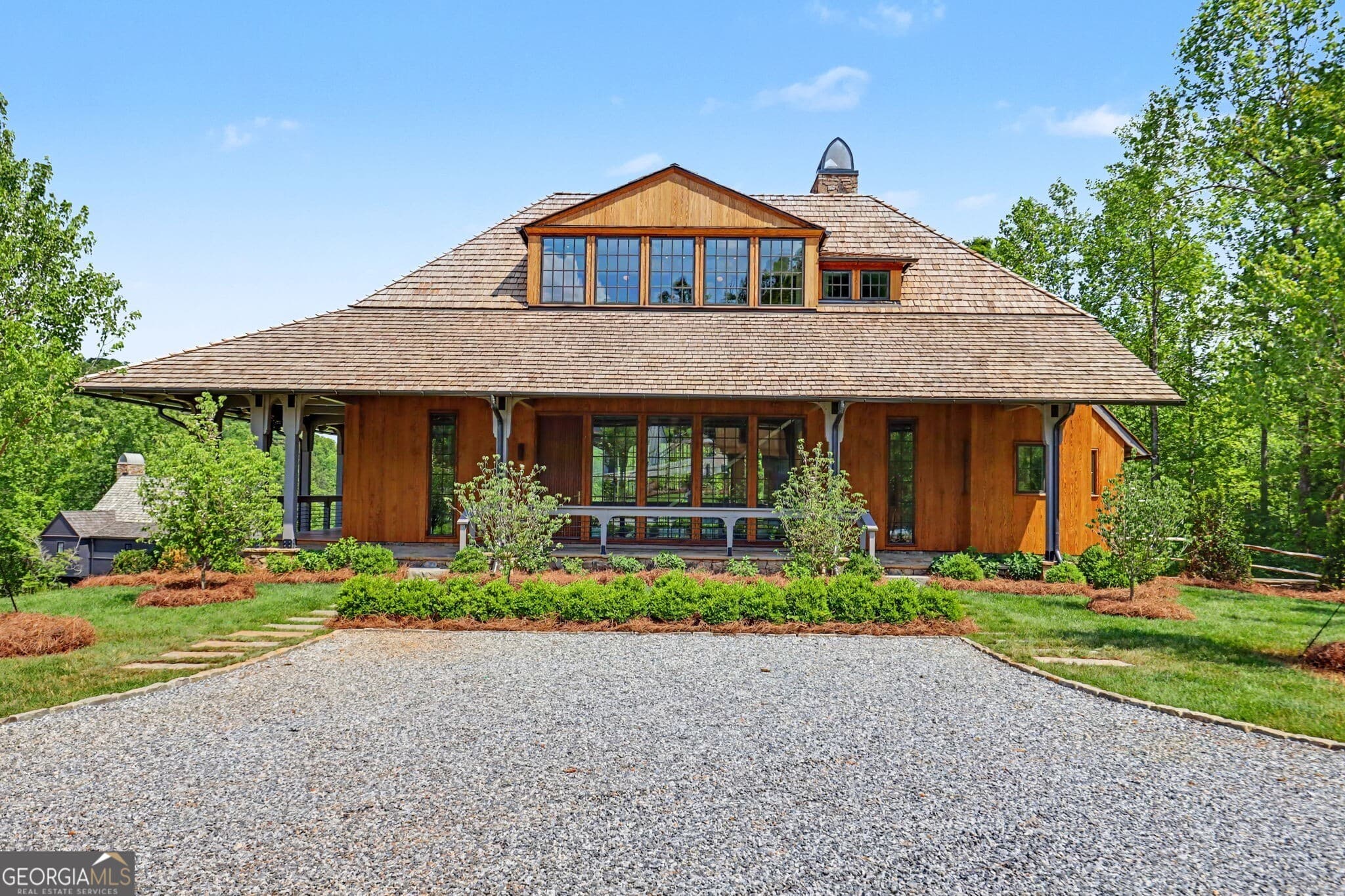 4 bedroom, 5.5 bathroom, 4,942 sq ft single family residence for sale at 140 Cove View Lane, Clarkesville, GA 30523 — photo 3