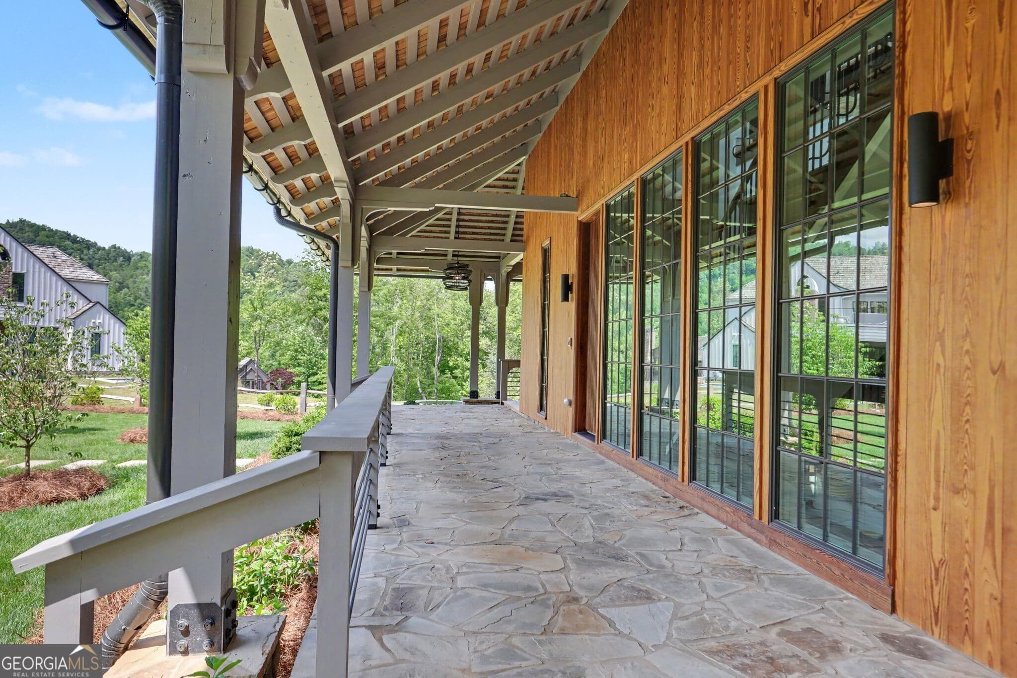 4 bedroom, 5.5 bathroom, 4,942 sq ft single family residence for sale at 140 Cove View Lane, Clarkesville, GA 30523 — photo 4