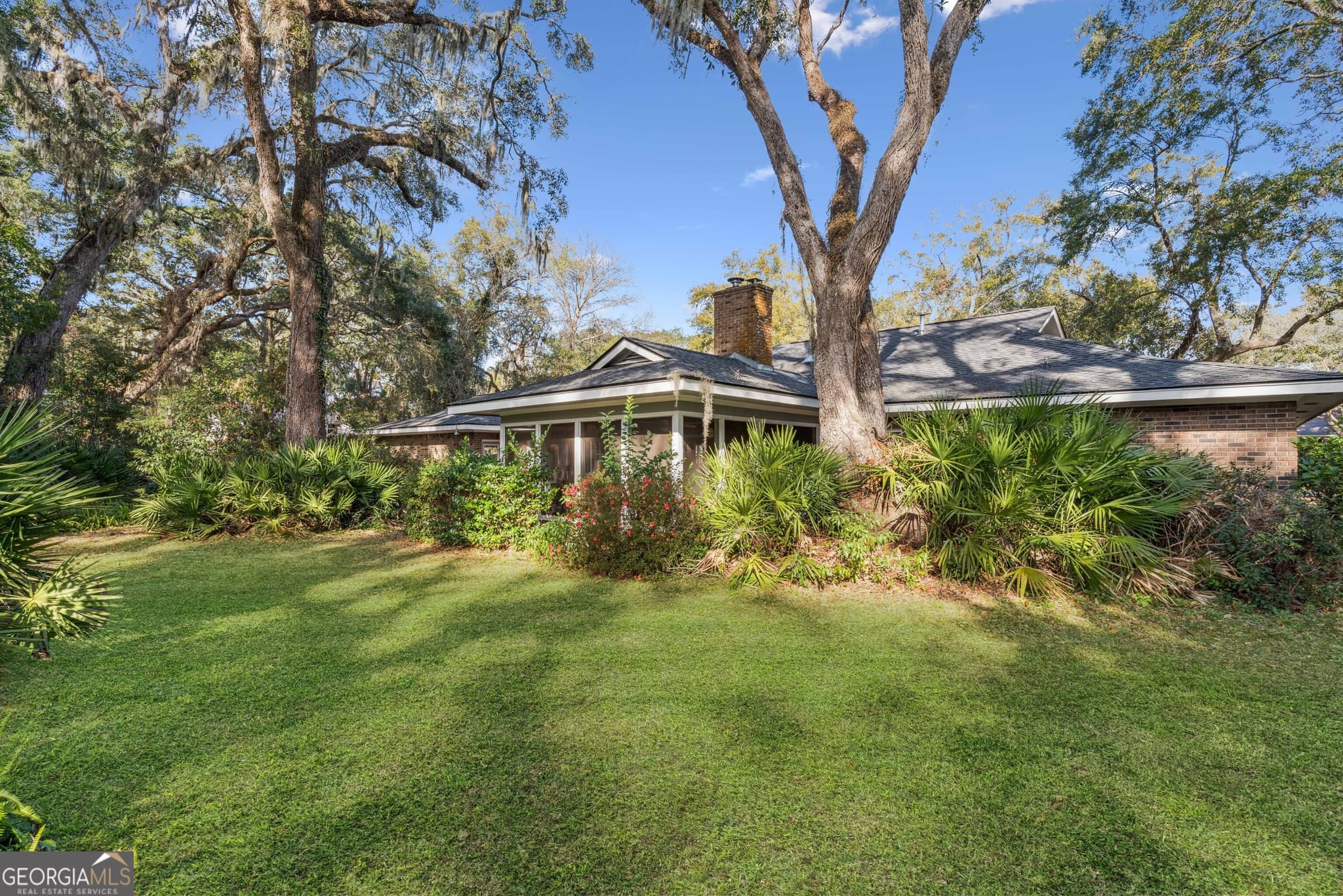3 bedroom, 2.5 bathroom, 2,188 sq ft single family residence under contract at 219 Five Pounds Road, St. Simons, GA 31522 — photo 2
