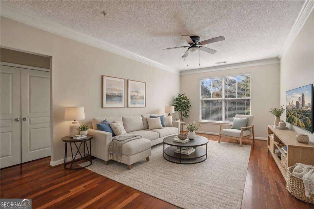 2 bedroom, 2 bathroom, 1,079 sq ft condominium for sale at 10 Perimeter Summit Boulevard 3206, Atlanta, GA 30319 — photo 1 of 35
