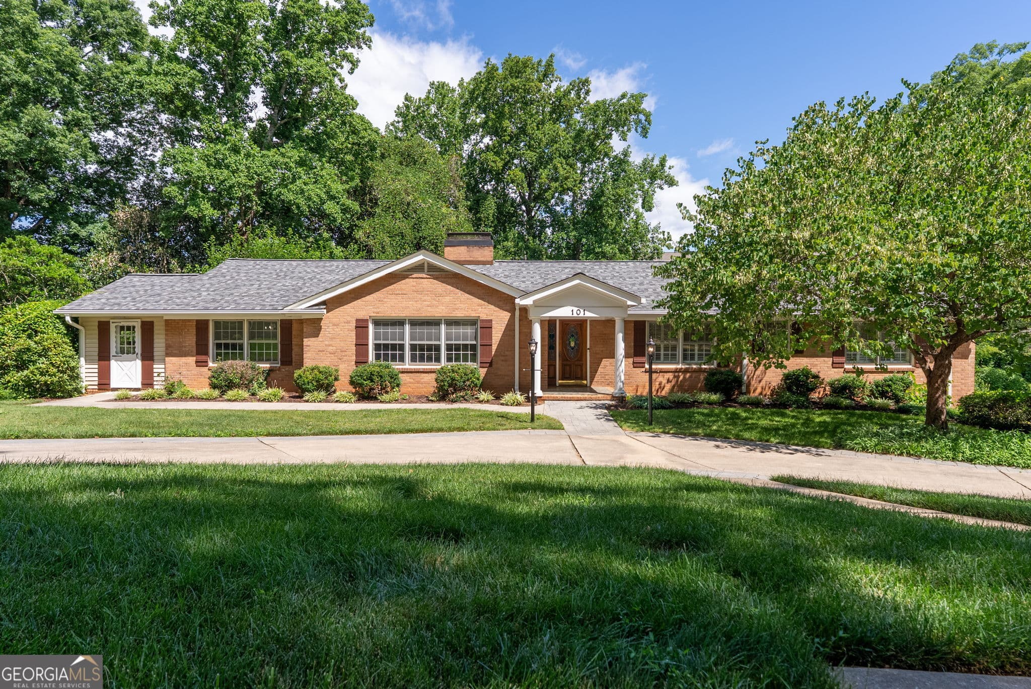 6 bedroom, 4 bathroom, 5,934 sq ft single family residence for sale at 101 Indian Springs Drive, Greenville, SC 29615