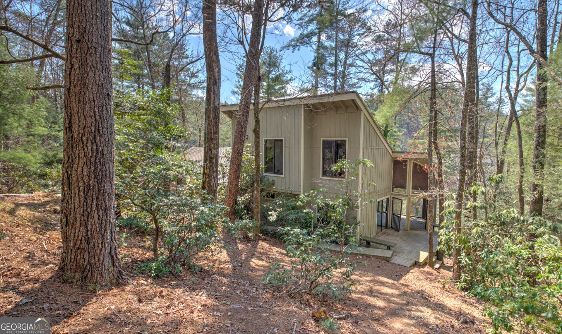 4 bedroom, 3 bathroom, 2,656 sq ft cabin,single family residence for sale at 91 Dragway Lane, Lakemont, GA 30552 — photo 10
