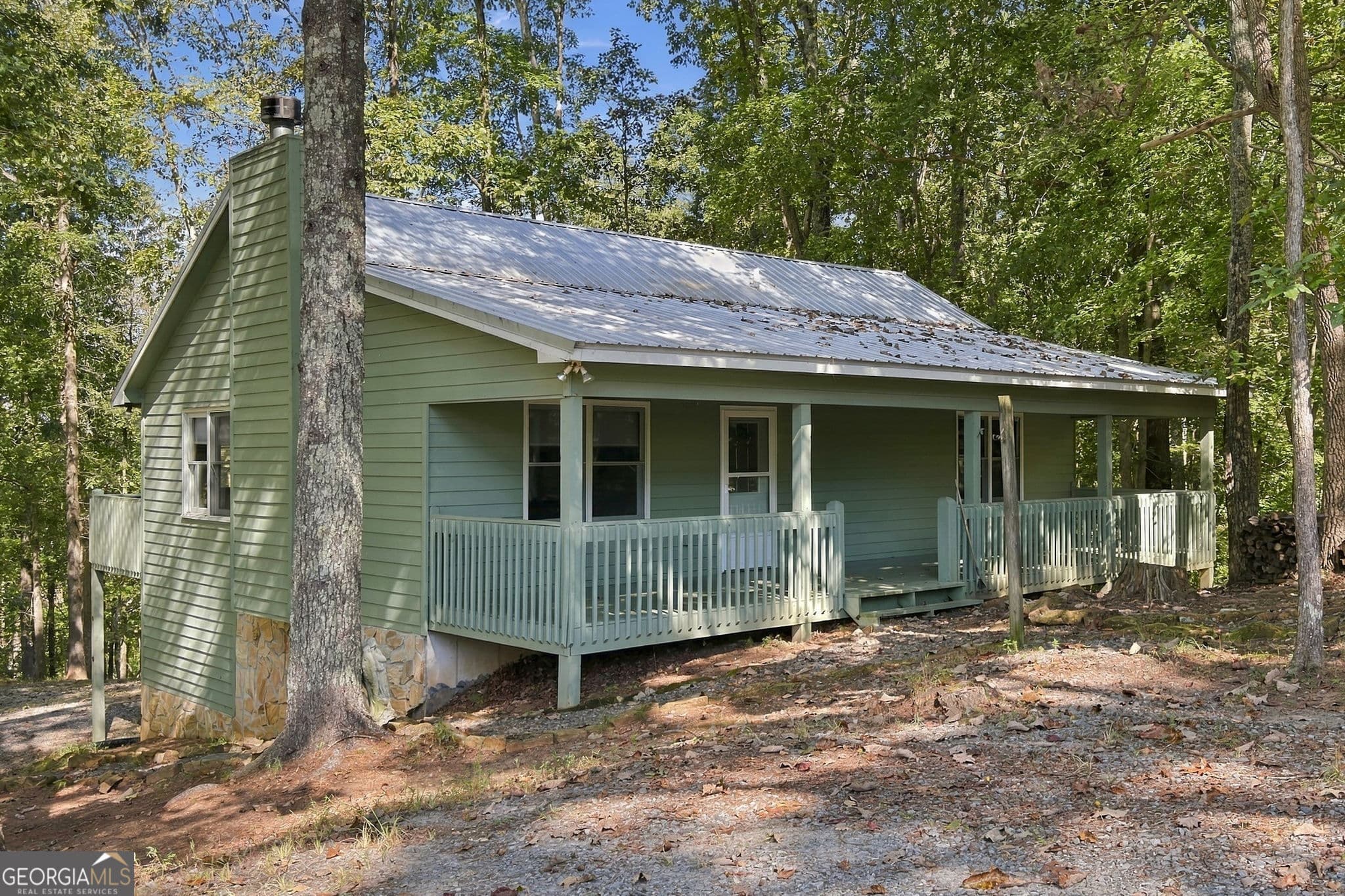 3 bedroom, 3 bathroom, 1,716 sq ft cabin,single family residence for sale at 685 Riverview Drive 487, Ellijay, GA 30540 — photo 2