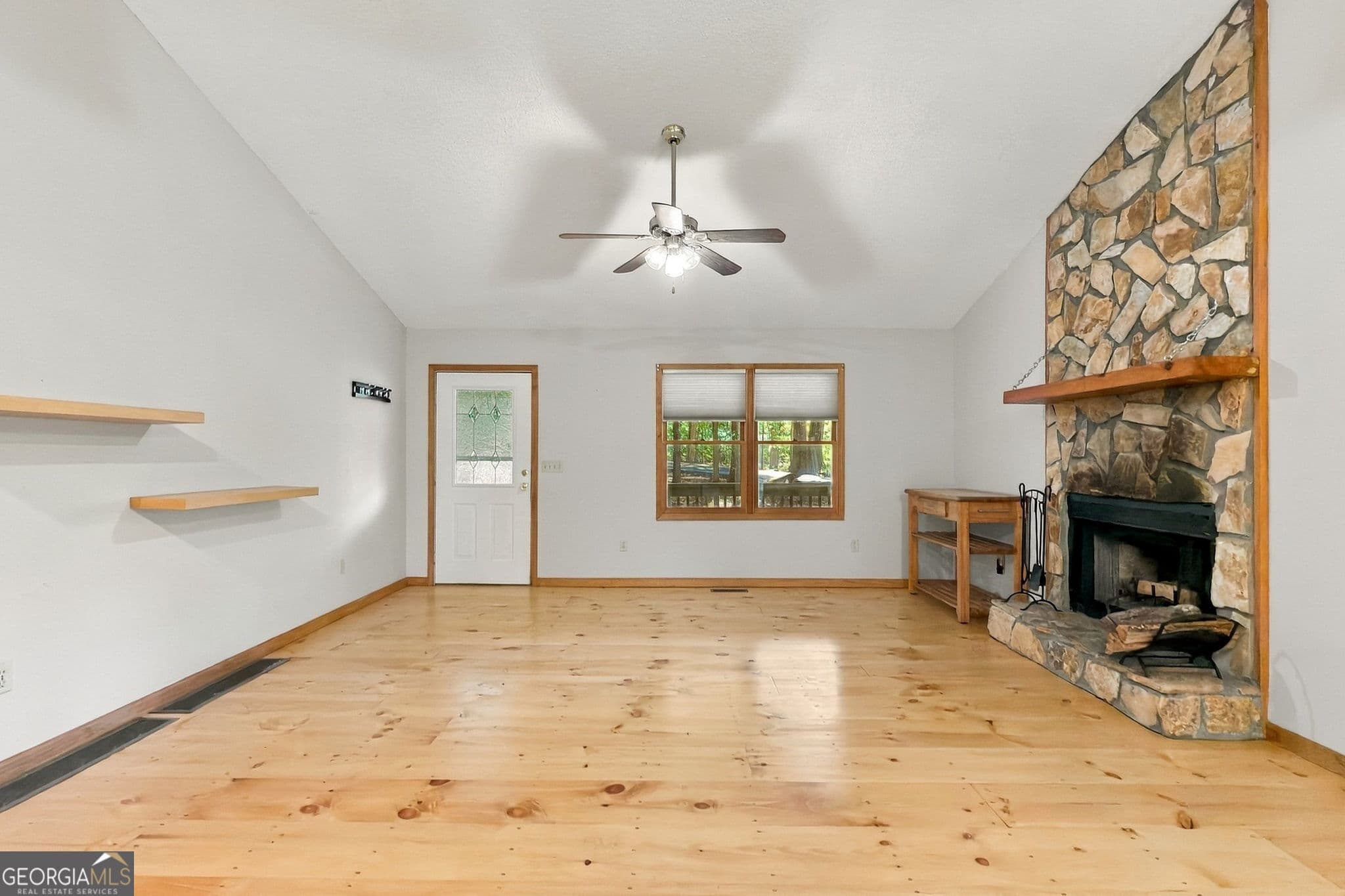 3 bedroom, 3 bathroom, 1,716 sq ft cabin,single family residence for sale at 685 Riverview Drive 487, Ellijay, GA 30540 — photo 6