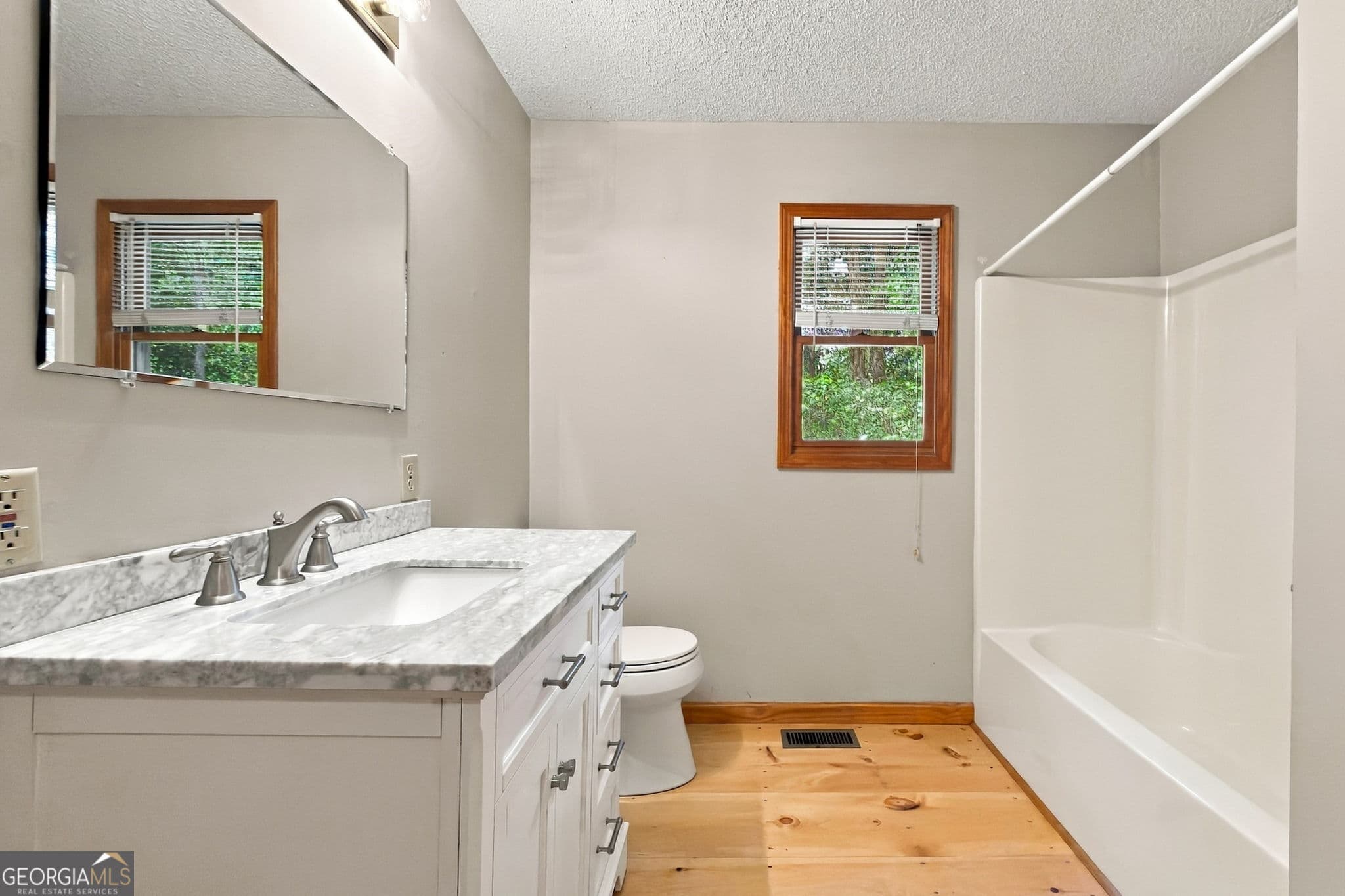 3 bedroom, 3 bathroom, 1,716 sq ft cabin,single family residence for sale at 685 Riverview Drive 487, Ellijay, GA 30540 — photo 9