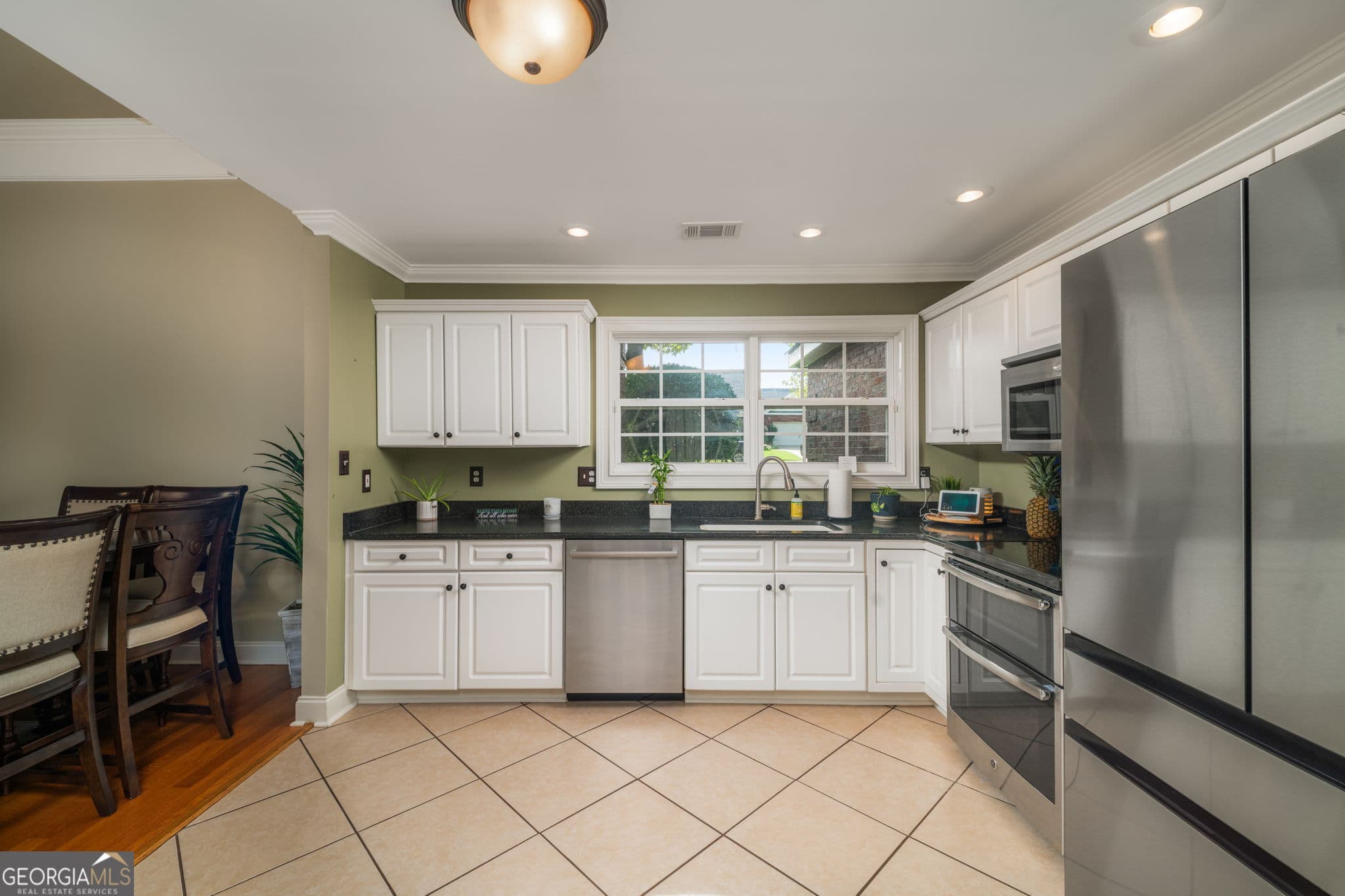 4 bedroom, 2.5 bathroom, 1,955 sq ft single family residence for sale at 301 Hunts Landing Drive, Kathleen, GA 31047 — photo 6