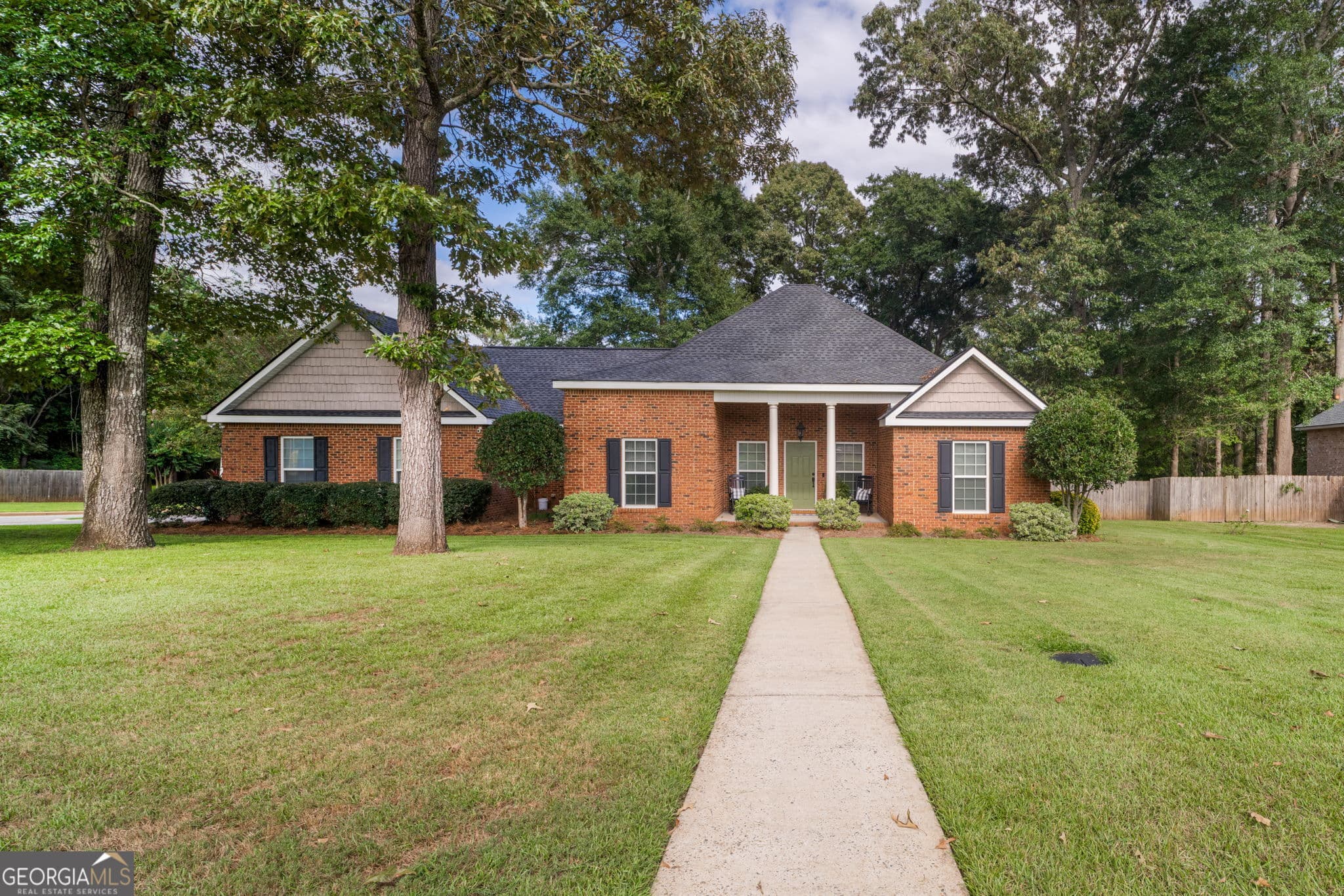 4 bedroom, 2.5 bathroom, 1,955 sq ft single family residence for sale at 301 Hunts Landing Drive, Kathleen, GA 31047
