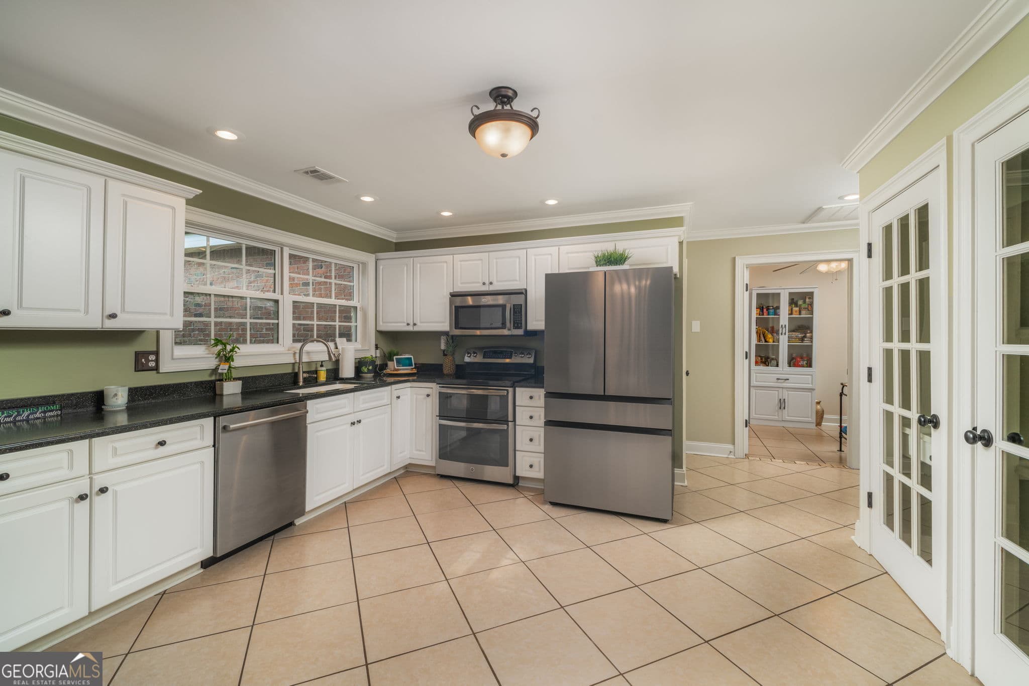4 bedroom, 2.5 bathroom, 1,955 sq ft single family residence for sale at 301 Hunts Landing Drive, Kathleen, GA 31047 — photo 8