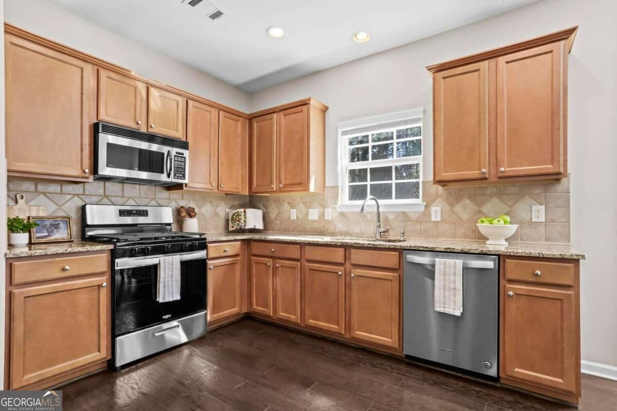 4 bedroom, 2.5 bathroom, 2,086 sq ft single family residence for sale at 431 Highlands Loop, Woodstock, GA 30188 — photo 9