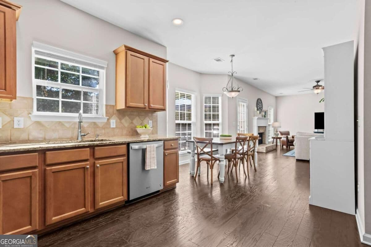 4 bedroom, 2.5 bathroom, 2,086 sq ft single family residence for sale at 431 Highlands Loop, Woodstock, GA 30188 — photo 10