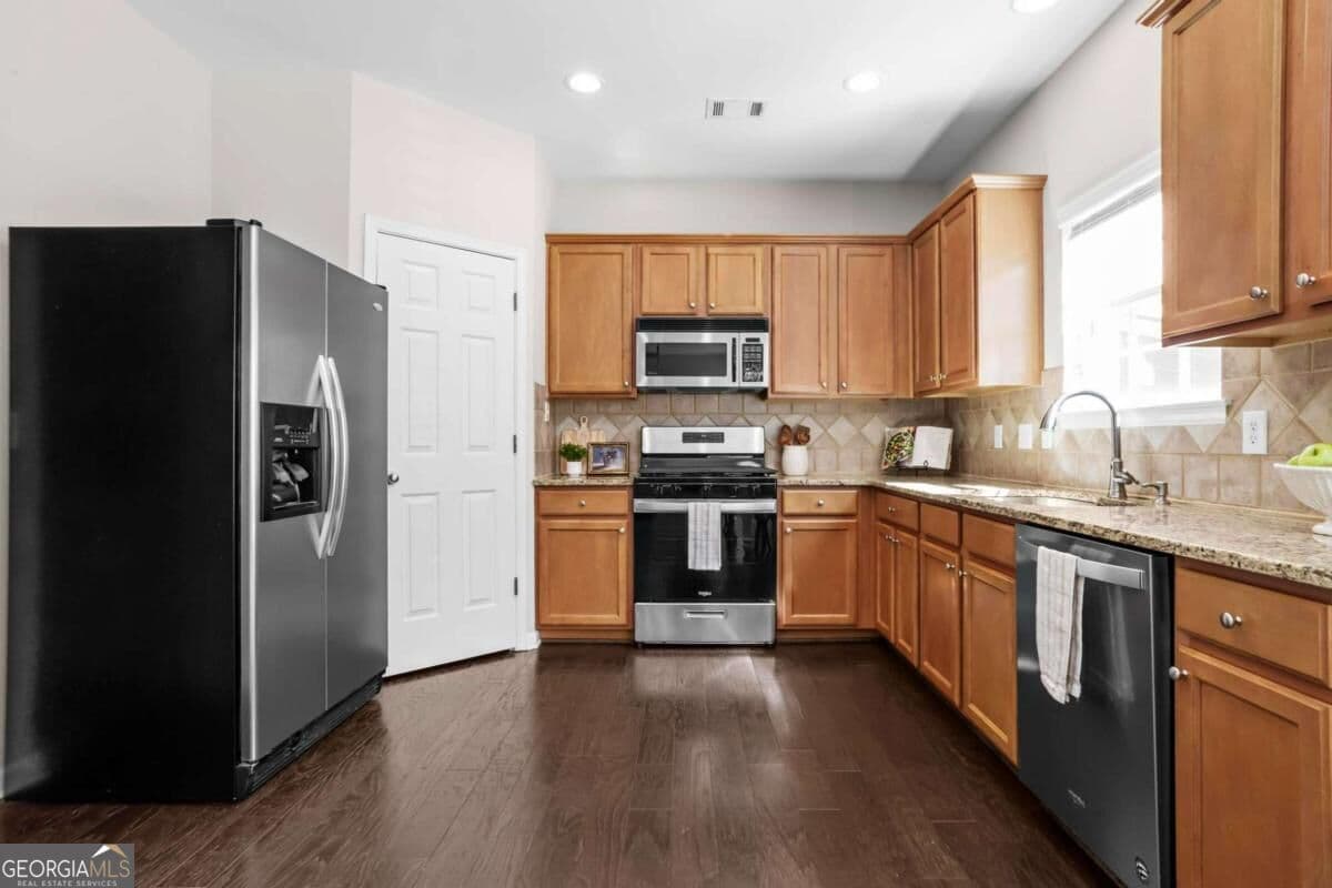 4 bedroom, 2.5 bathroom, 2,086 sq ft single family residence for sale at 431 Highlands Loop, Woodstock, GA 30188 — photo 8