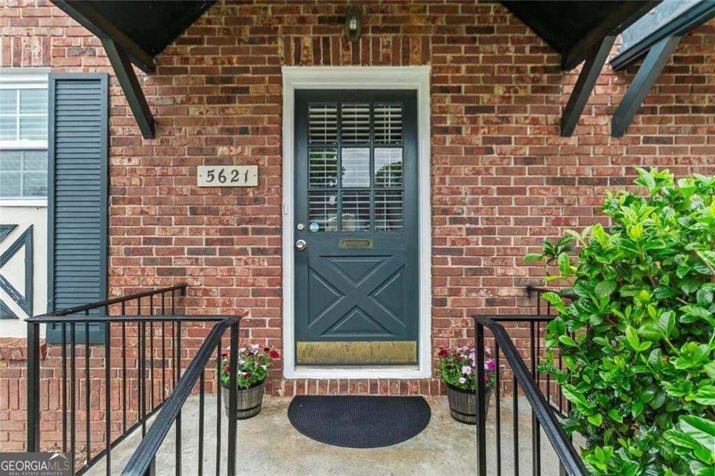 2 bedroom, 1.5 bathroom, 1,178 sq ft condominium for rent at 5621 Kingsport Drive, Sandy Springs, GA 30342 for $1,800 a month — photo 1 of 1