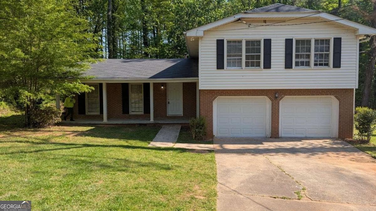 3 bedroom, 2.5 bathroom, 2,023 sq ft single family residence sold at 1349 Cedar Heights Drive, Stone Mountain, GA 30083