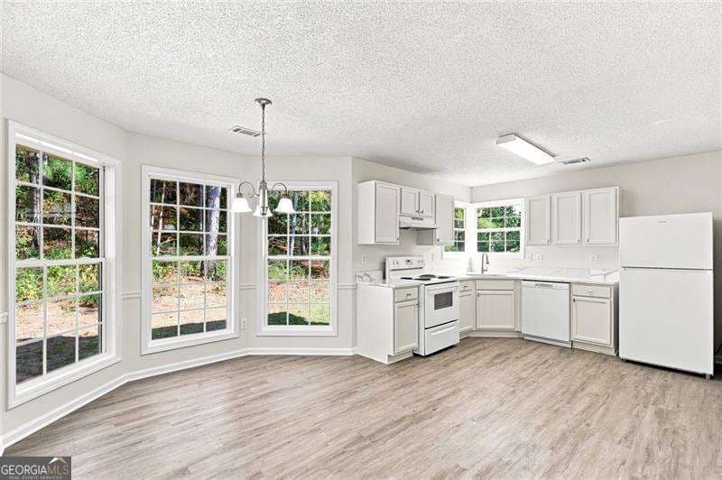 3 bedroom, 2 bathroom, 1,471 sq ft single family residence for sale at 1335 Saint Isabella Court, Locust Grove, GA 30248 — photo 6